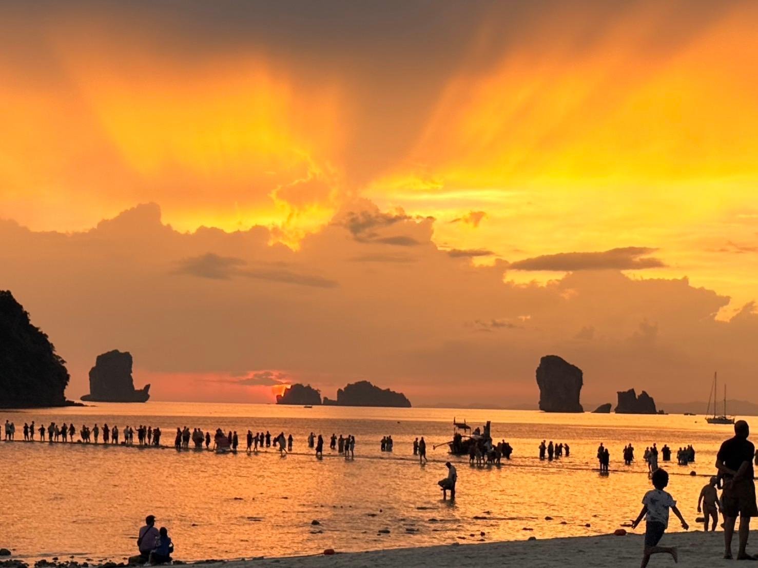 Phi Phi Islands Sunset, BBQ & Bioluminescent Plankton Day Tour from Krabi