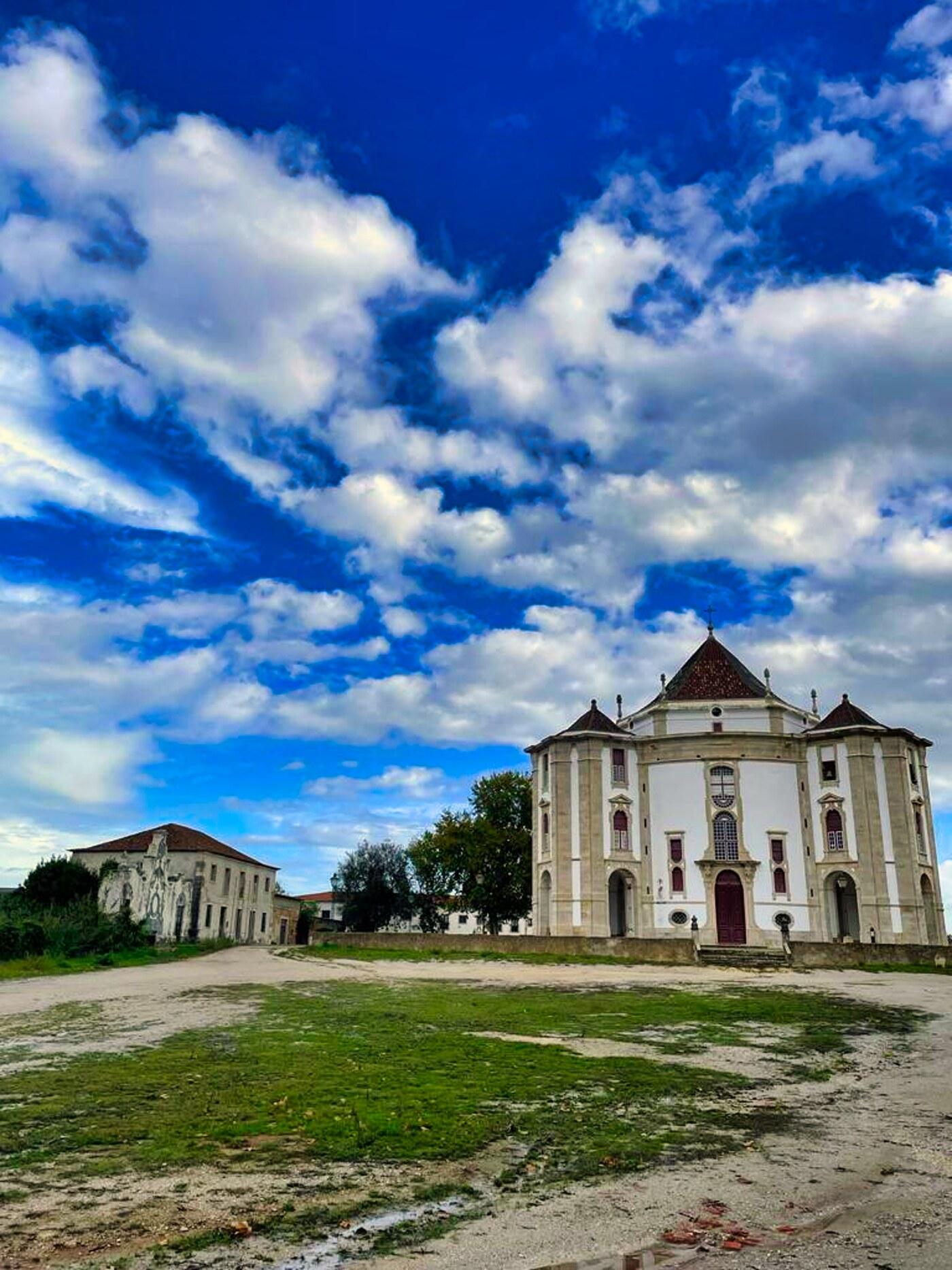 Lisbon to Porto Private Transfer with 3 Scenic Stopovers
