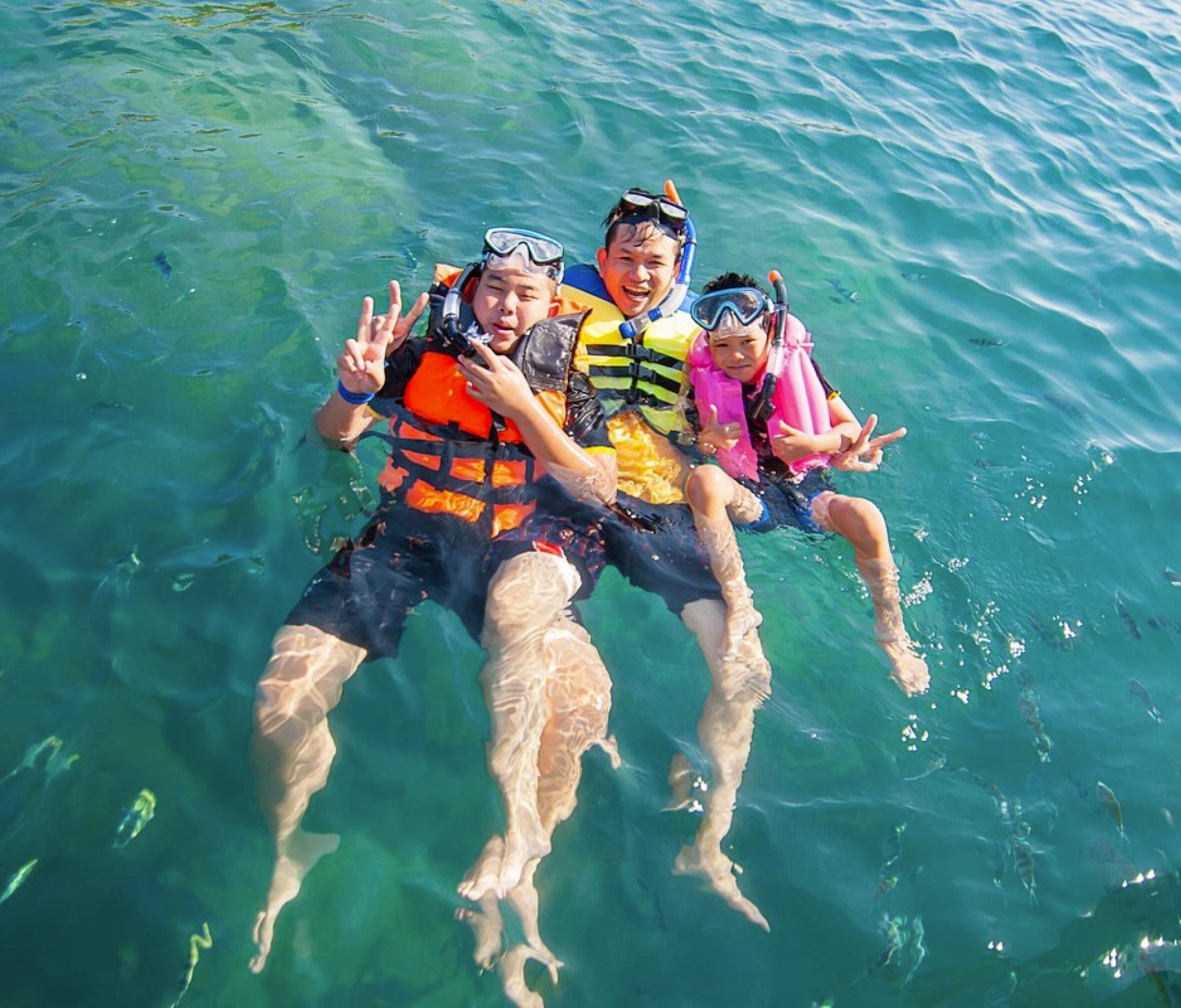 Rosario Islands Full-Day Cruise: Snorkeling, Lunch & Beach Clubs
