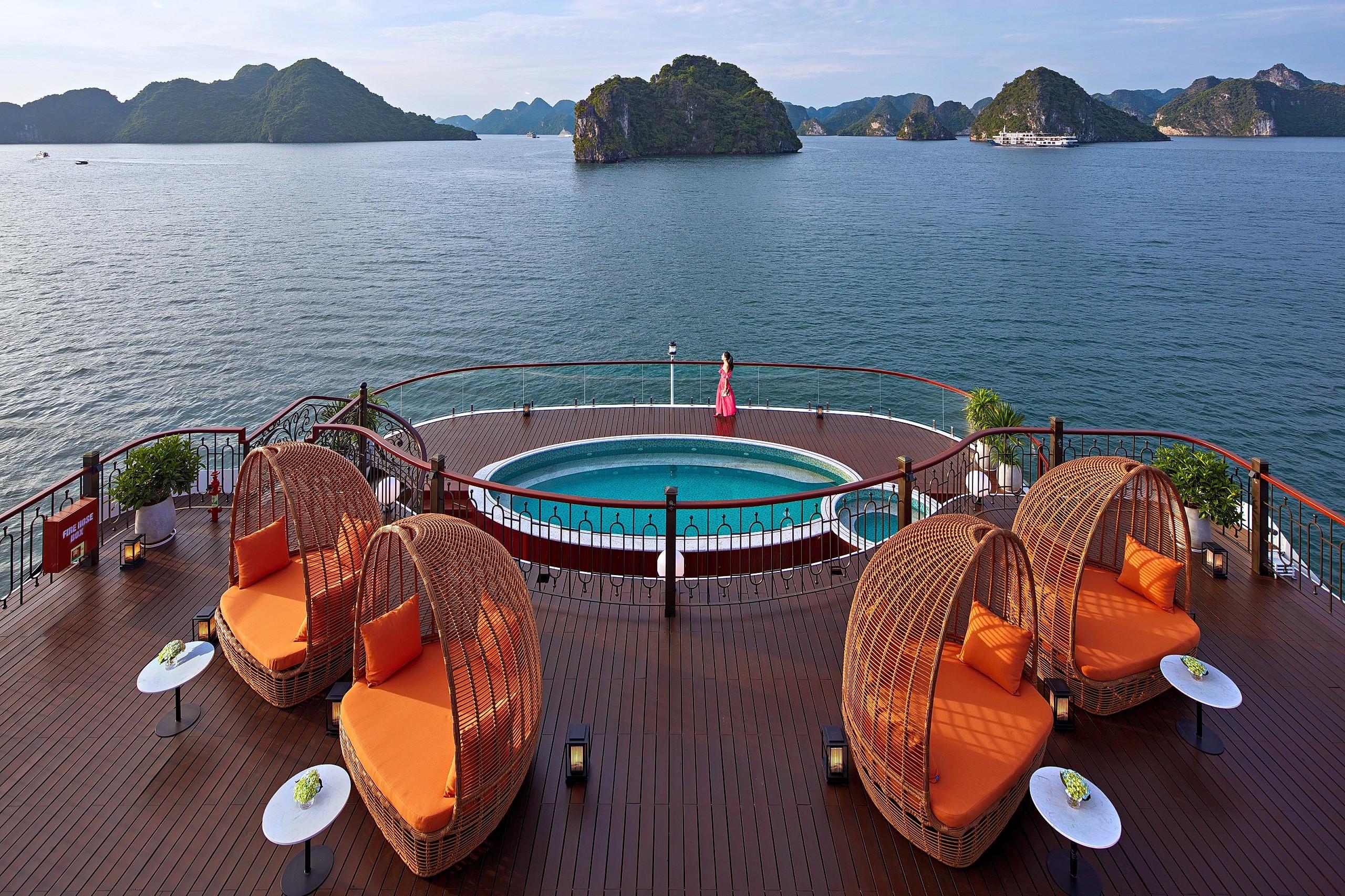 Ha Long Bay 3-Day Luxury Cruise aboard Indochine Premium