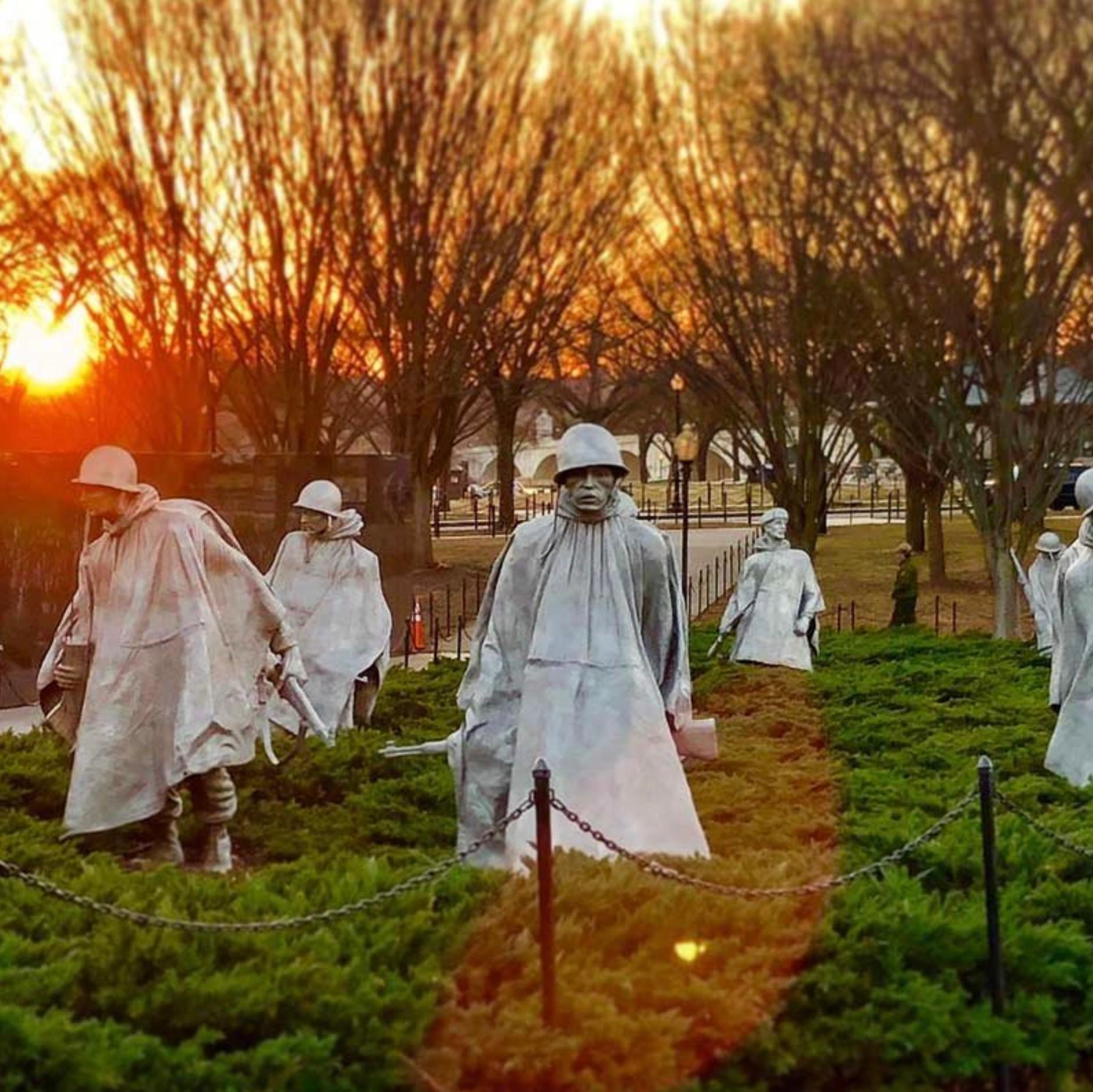 DC Sunset Monuments & Memorials Walking Tour