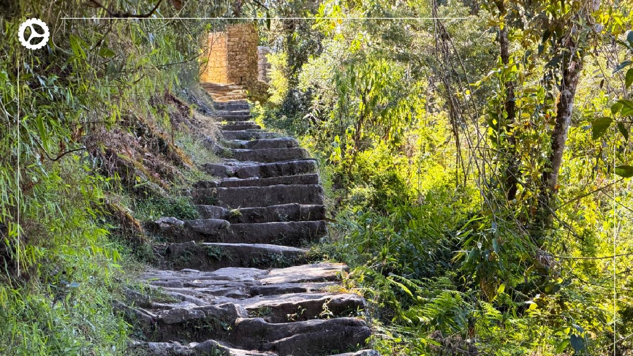 2-Day Inca Trail Trek to Machu Picchu with Vistadome Train