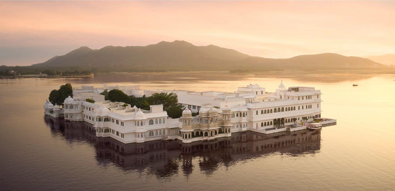 Udaipur Private City Tour: Palace, Boat Cruise & Cultural Evening