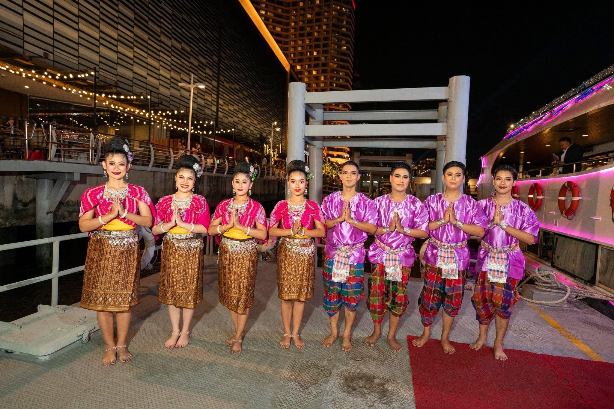 Wonderful Pearl Luxury Dinner Cruise on the Chao Phraya