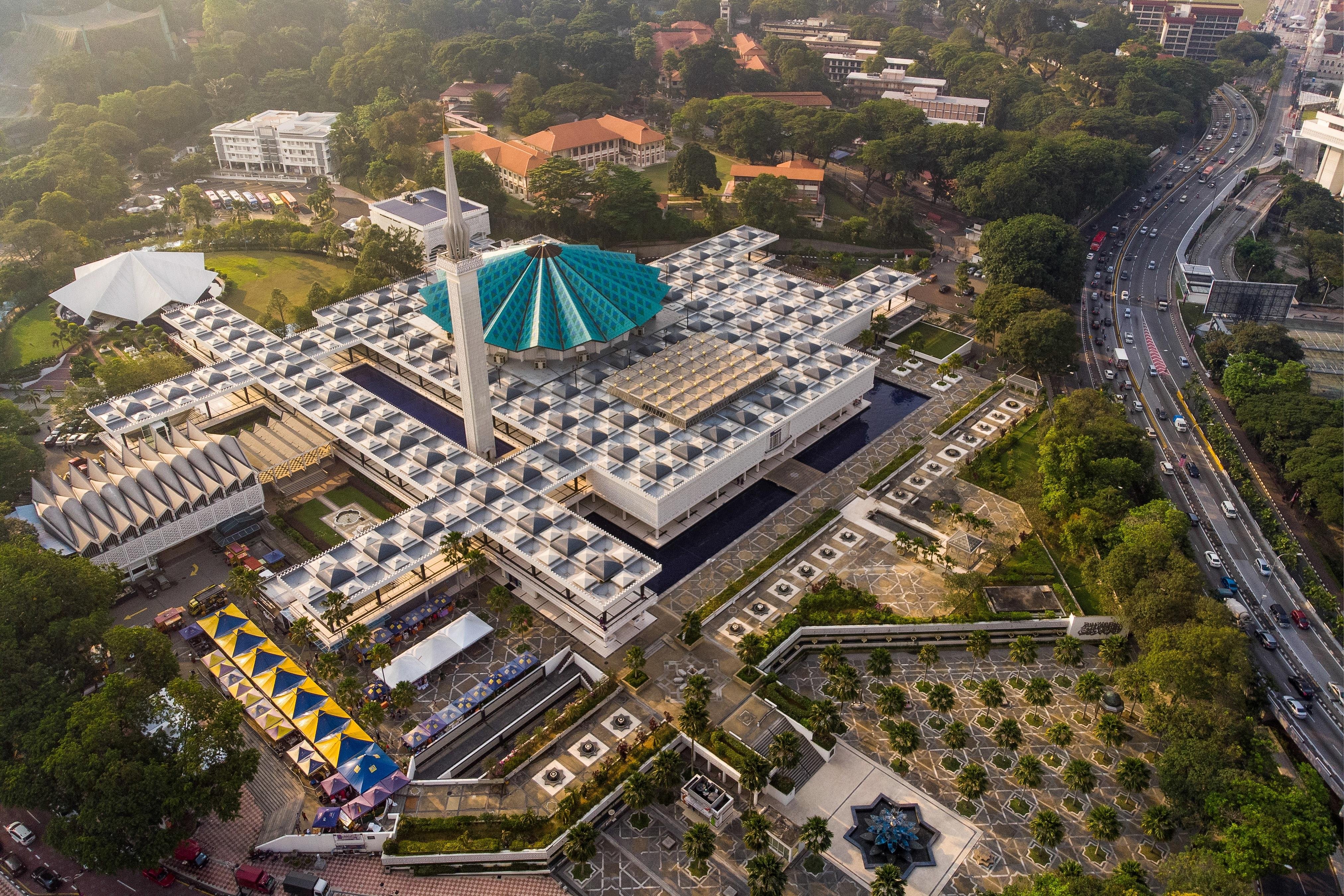 Kuala Lumpur City Highlights & Batu Caves Explorer