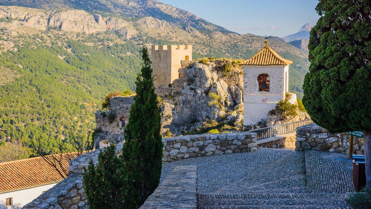 Valencia: Guadalest, Altea & Algar Waterfalls Day Trip