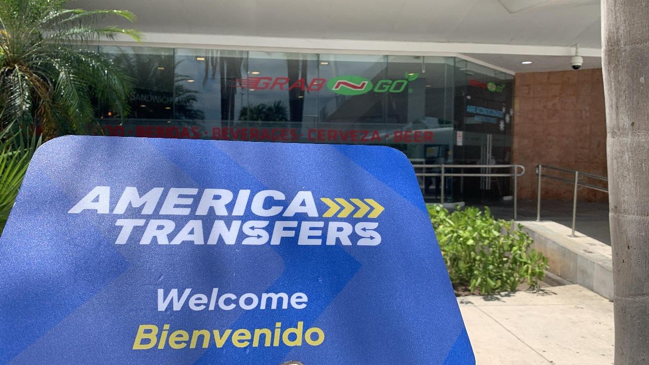 Cancun Private Luxury Airport Transfer (One-Way or Roundtrip)