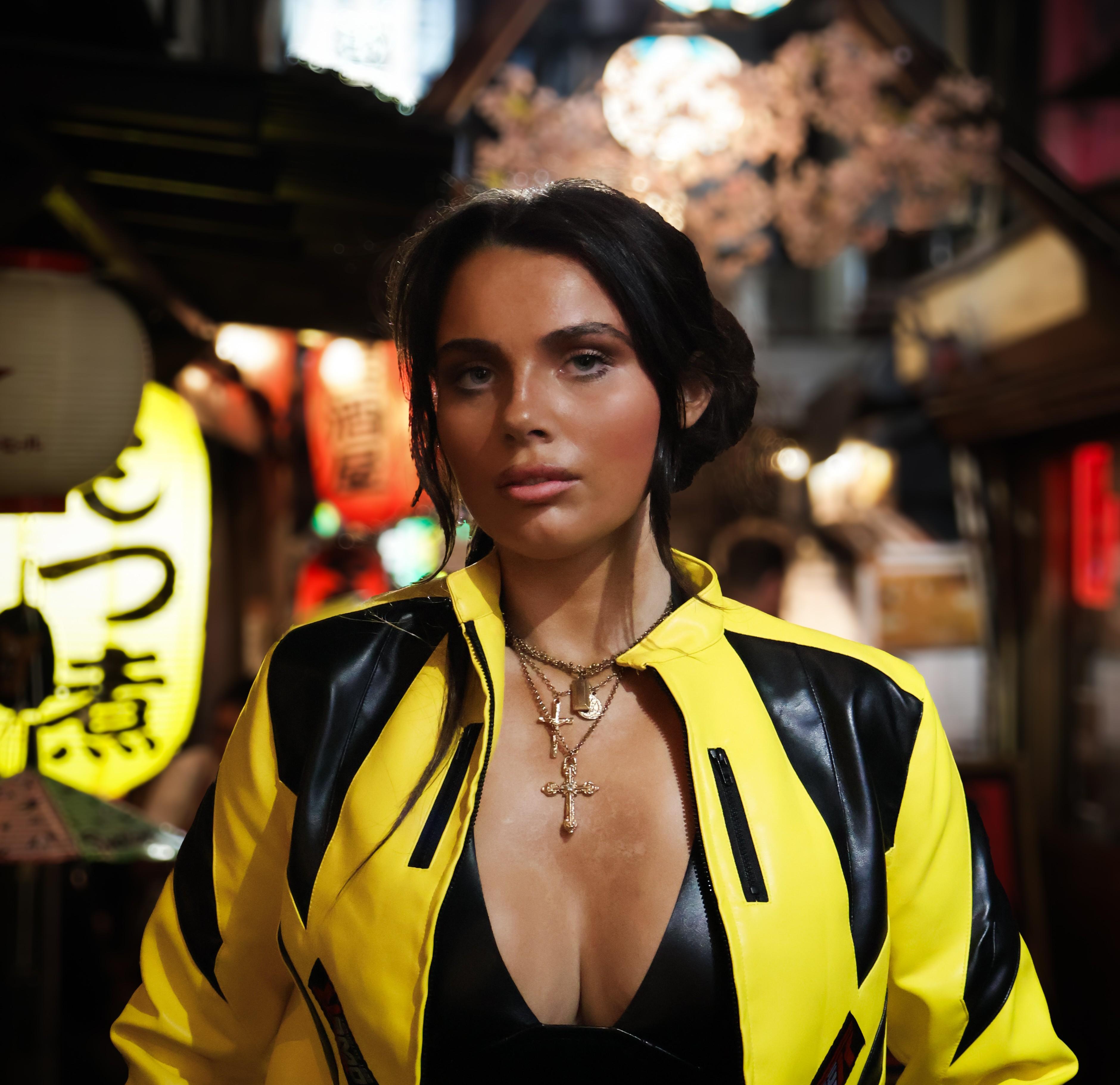 Shinjuku Neon & Cyberpunk Private Photoshoot