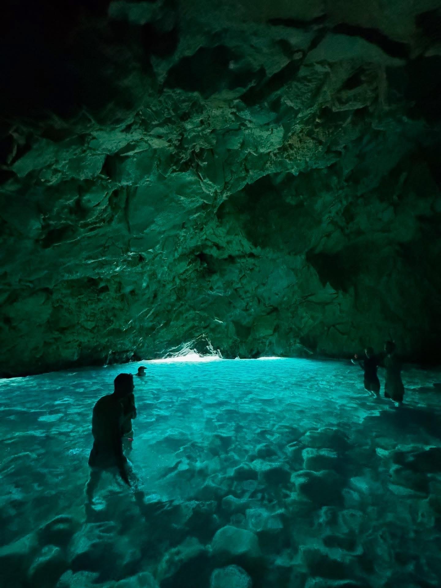 Grama Bay & Blue Cave Small-Group Boat Tour with Snorkeling