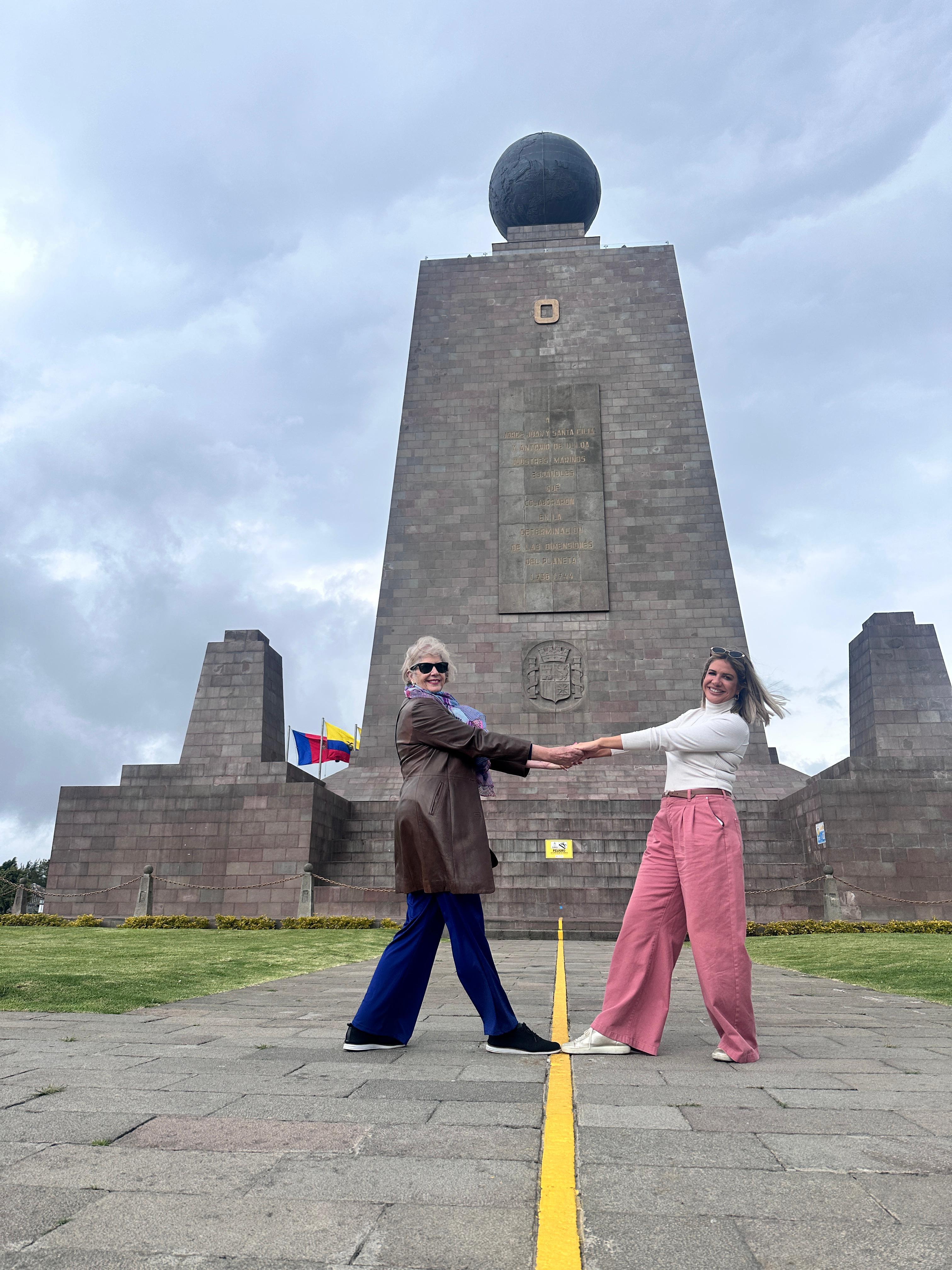 Private Quito Highlights: Colonial Center, Cable Car & Equator