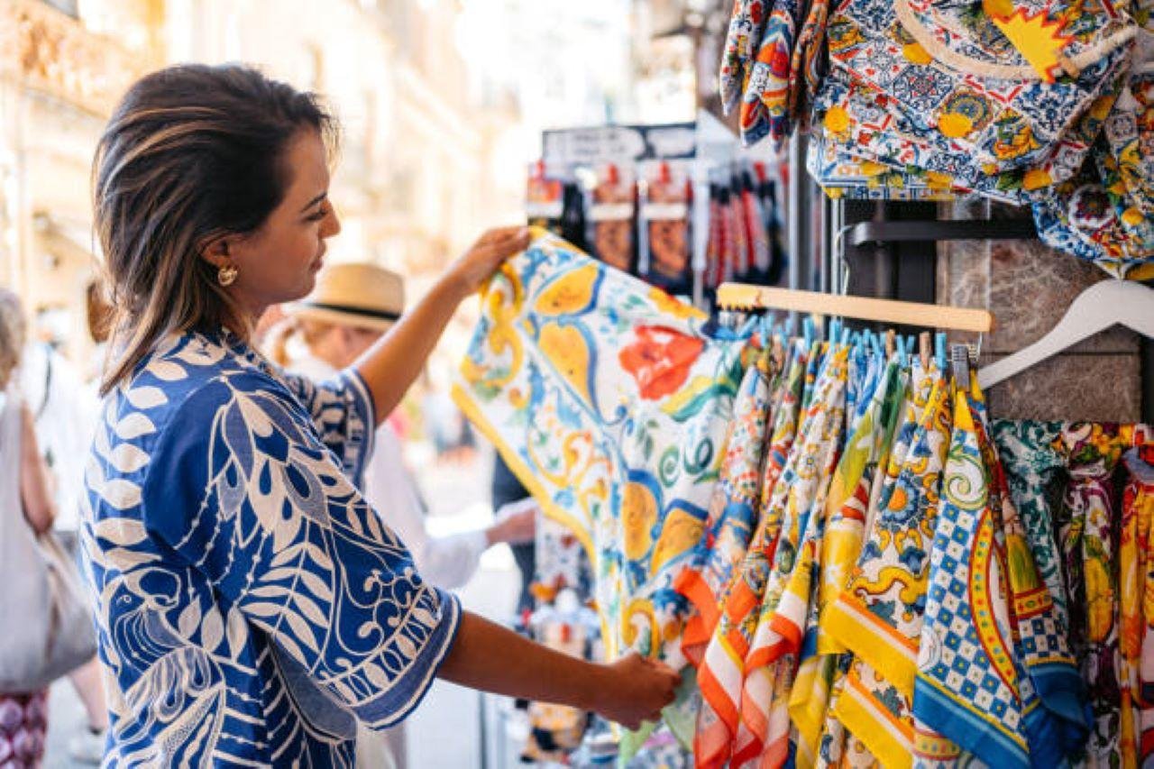 Delhi Personal Shopping Tour with Local Female Expert