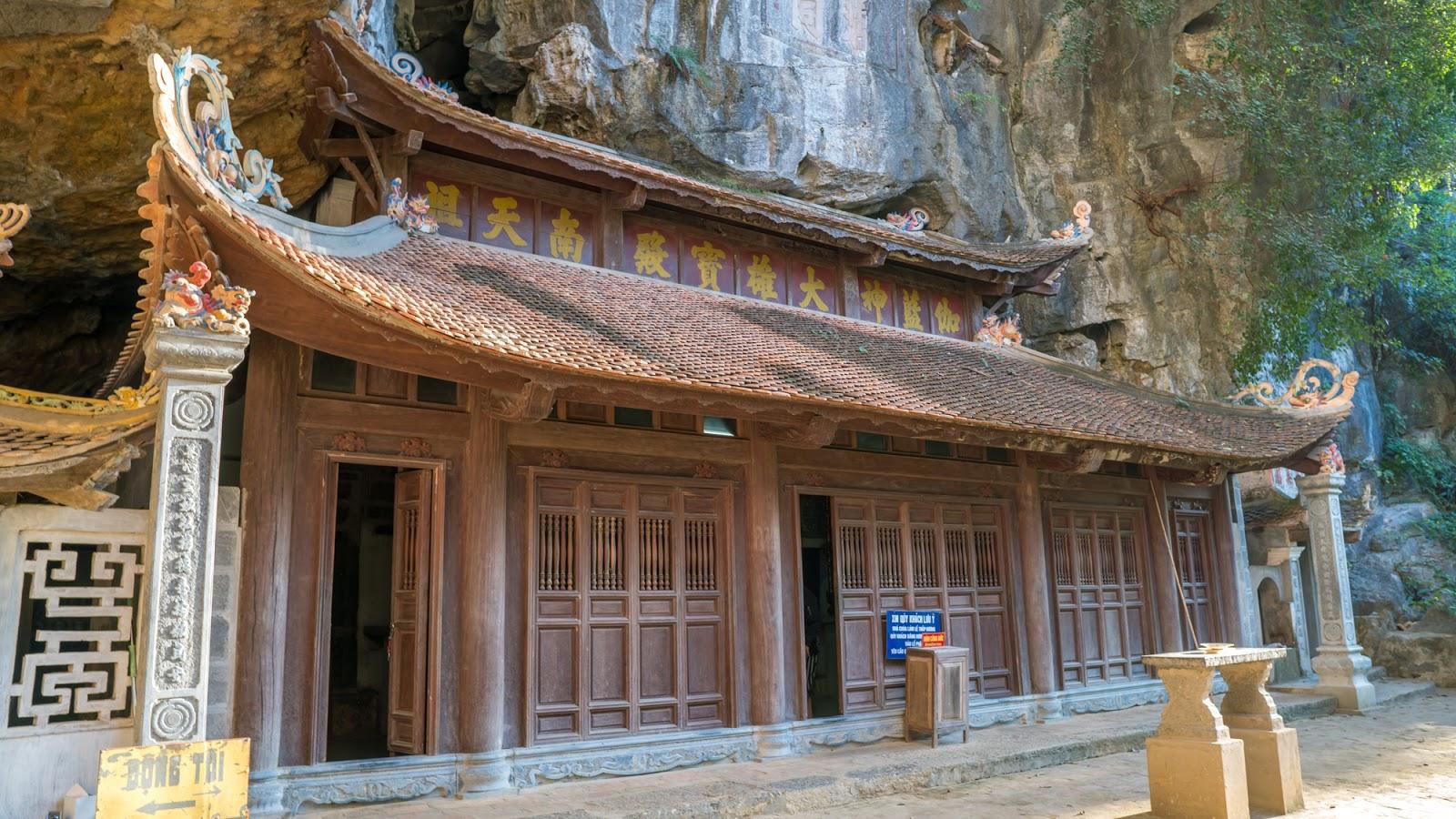 Ninh Binh Full-Day Small Group: Hoa Lu, Bich Dong, Trang An & Mua Cave