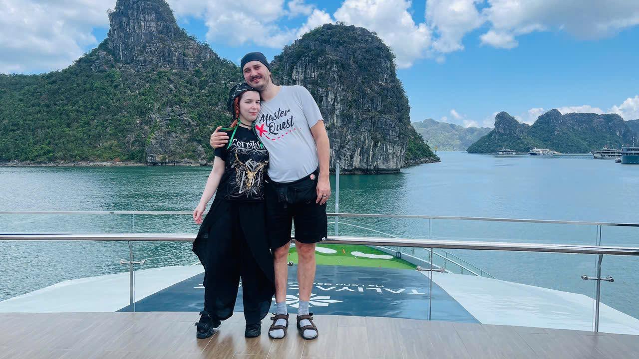 Halong & Lan Ha Bay Luxury Day Cruise with Kayaking, Cave & Cooking Class