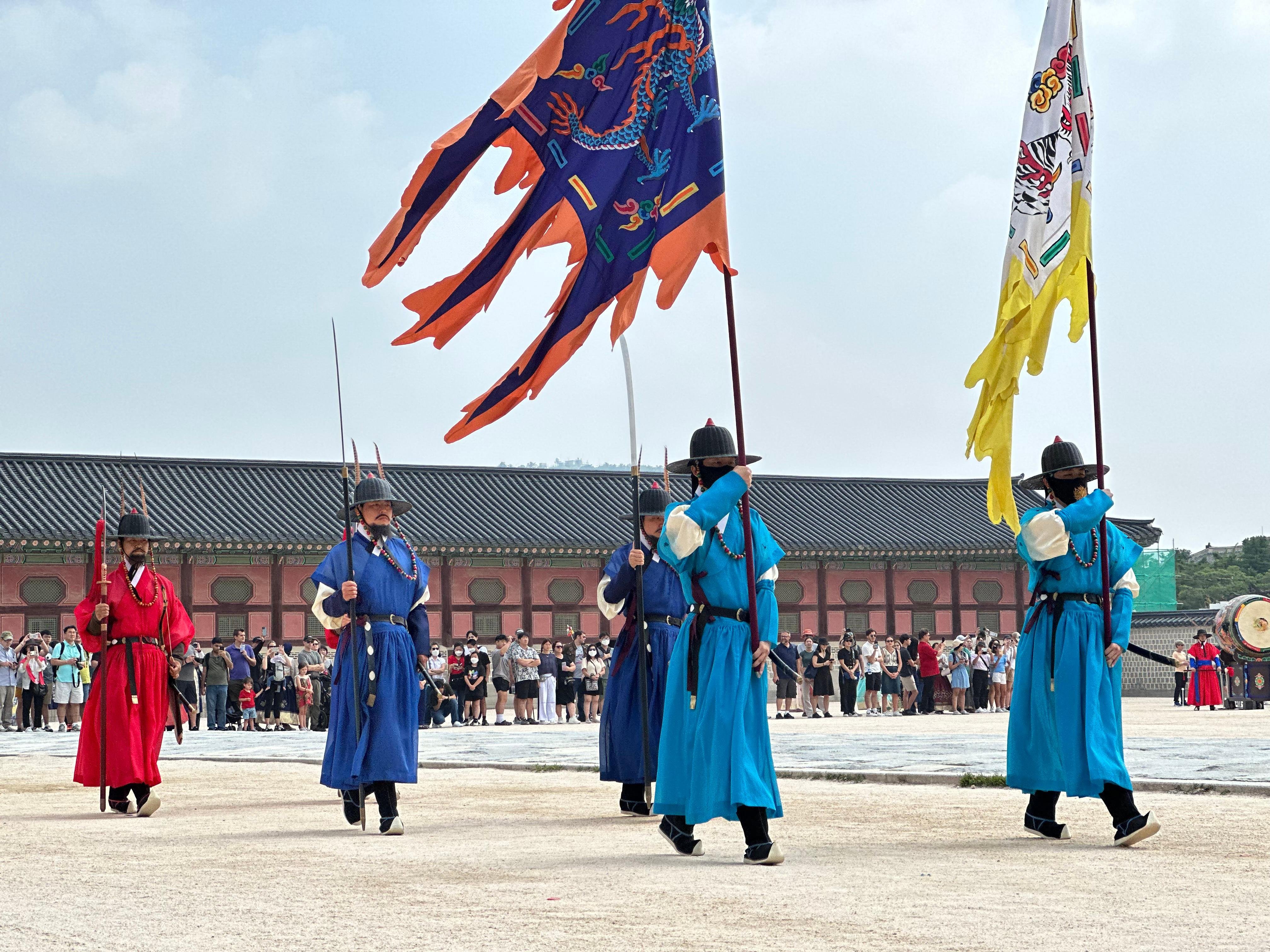 Seoul Highlights: Palaces, Markets & N Seoul Tower