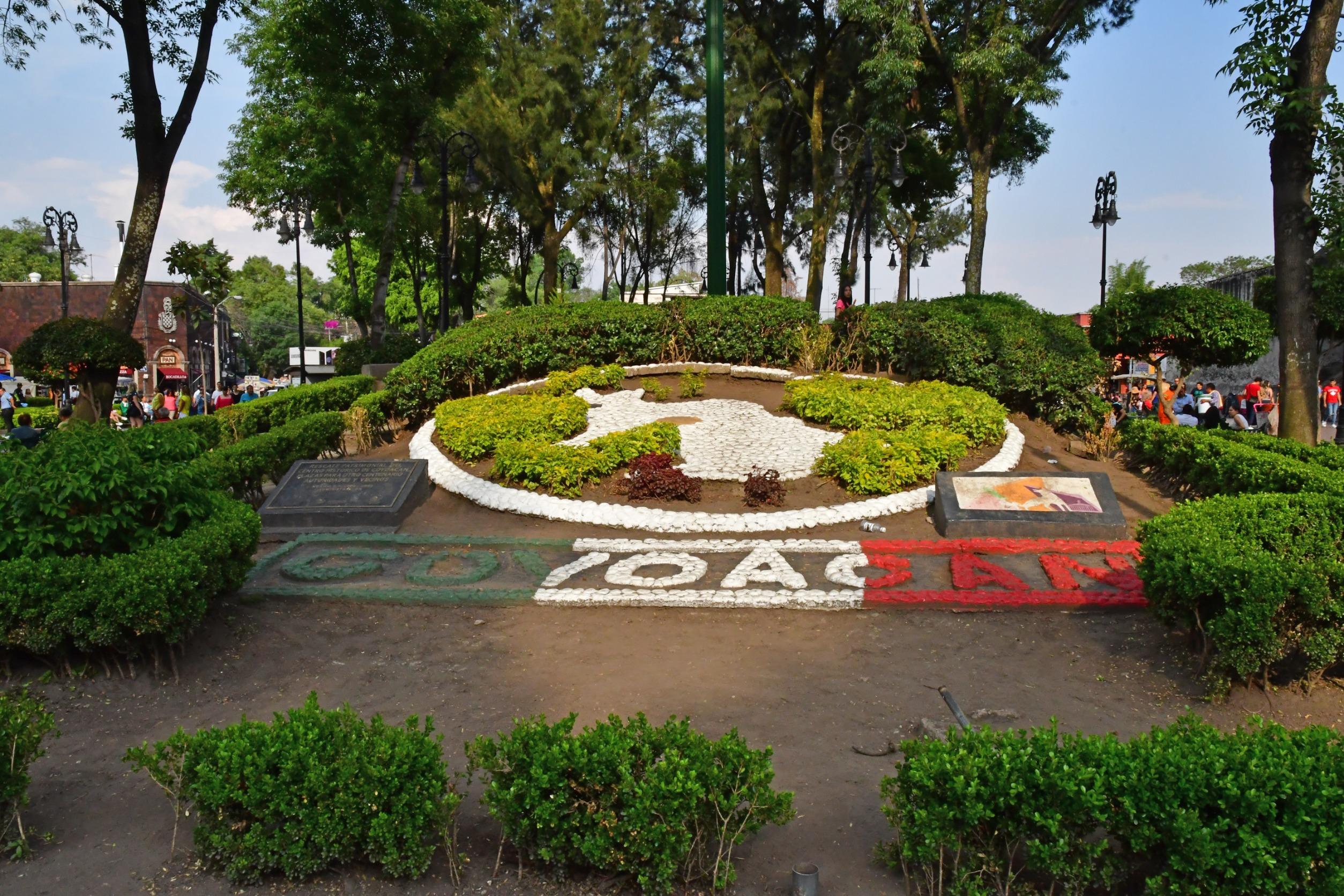 Private Mexico City: Coyoacán, Frida Kahlo & Xochimilco Tour