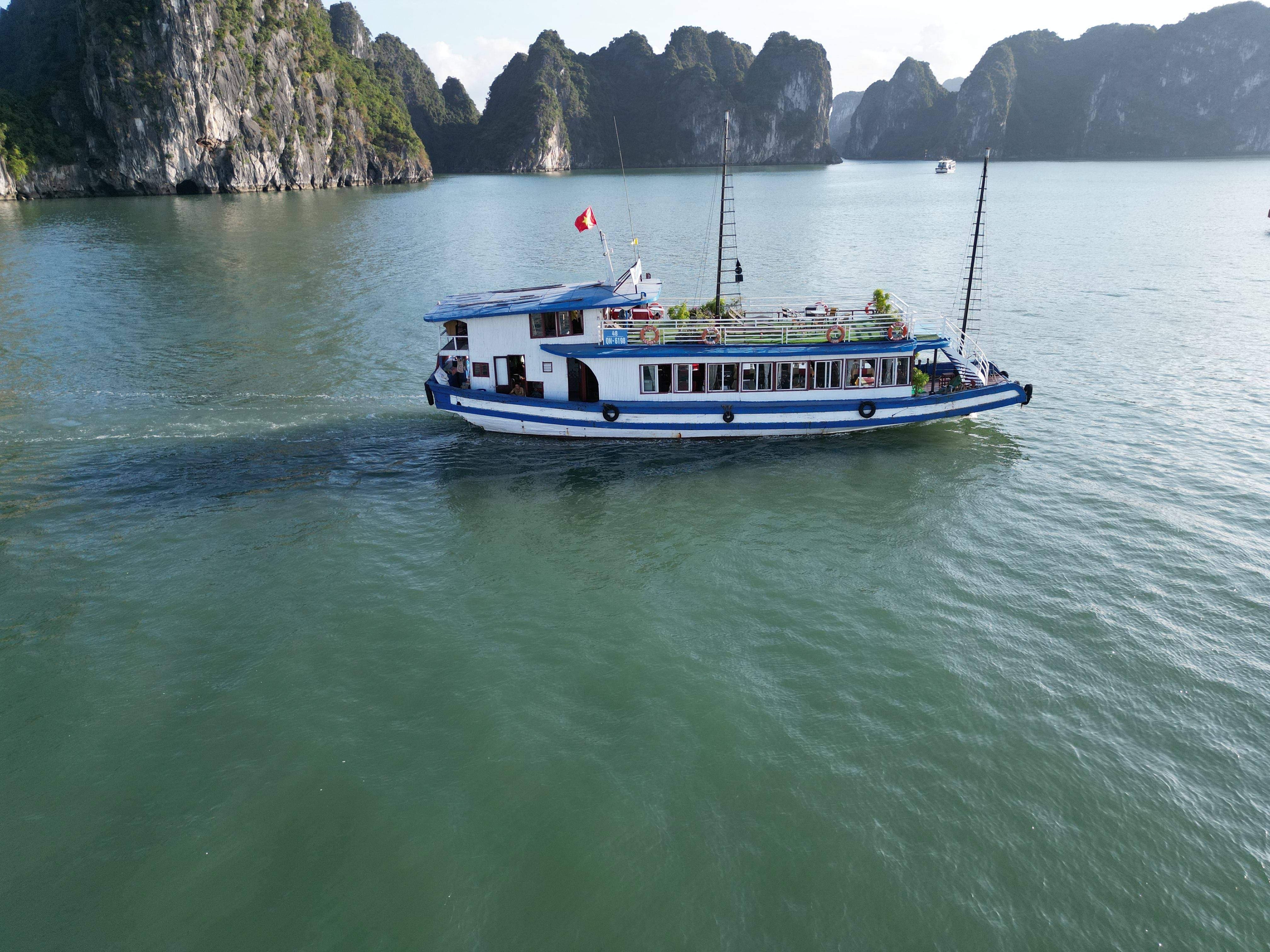 Private Ha Long Bay Full-Day Tour from Hanoi
