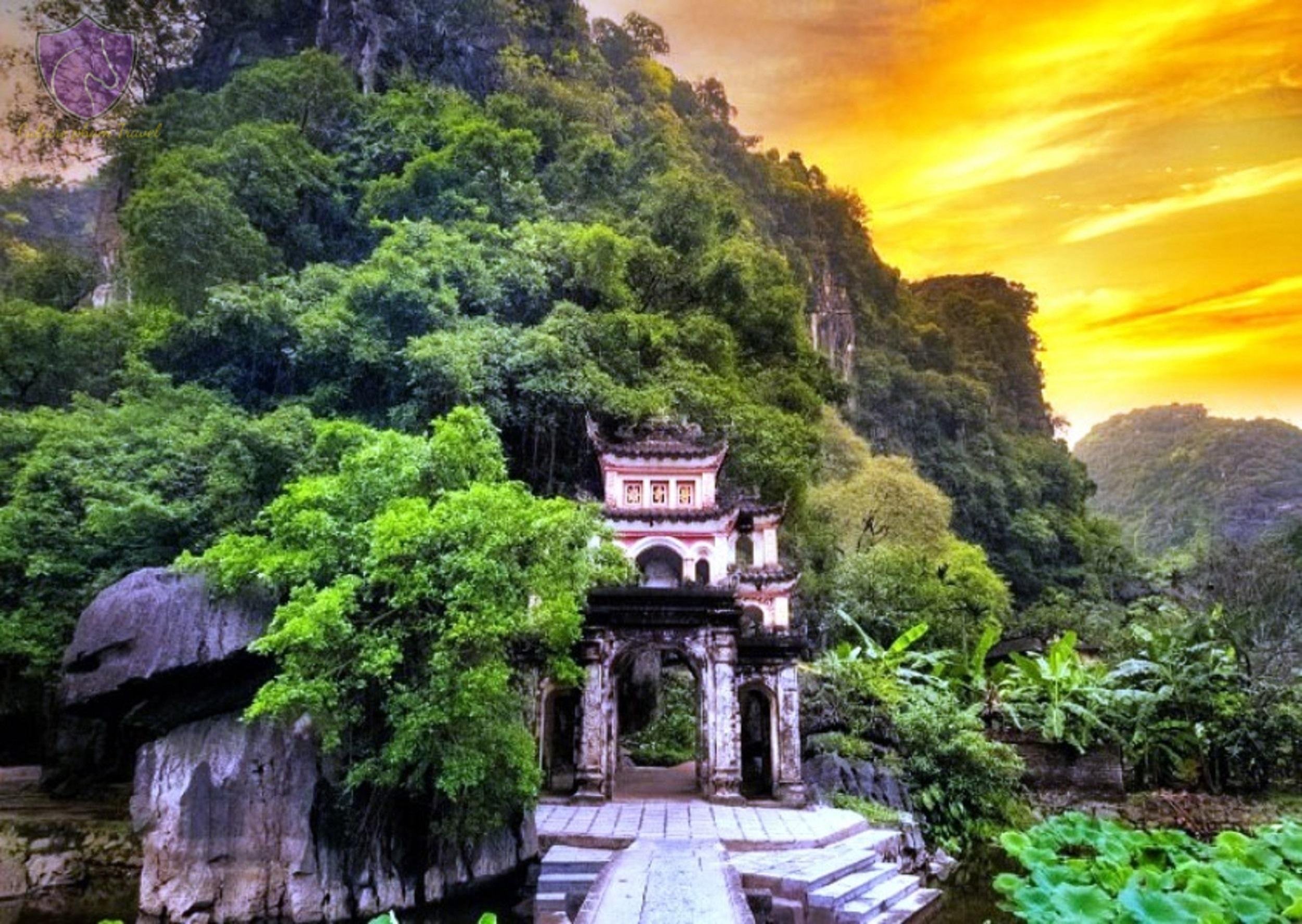 Ninh Binh Full-Day Small Group: Hoa Lu, Bich Dong, Trang An & Mua Cave