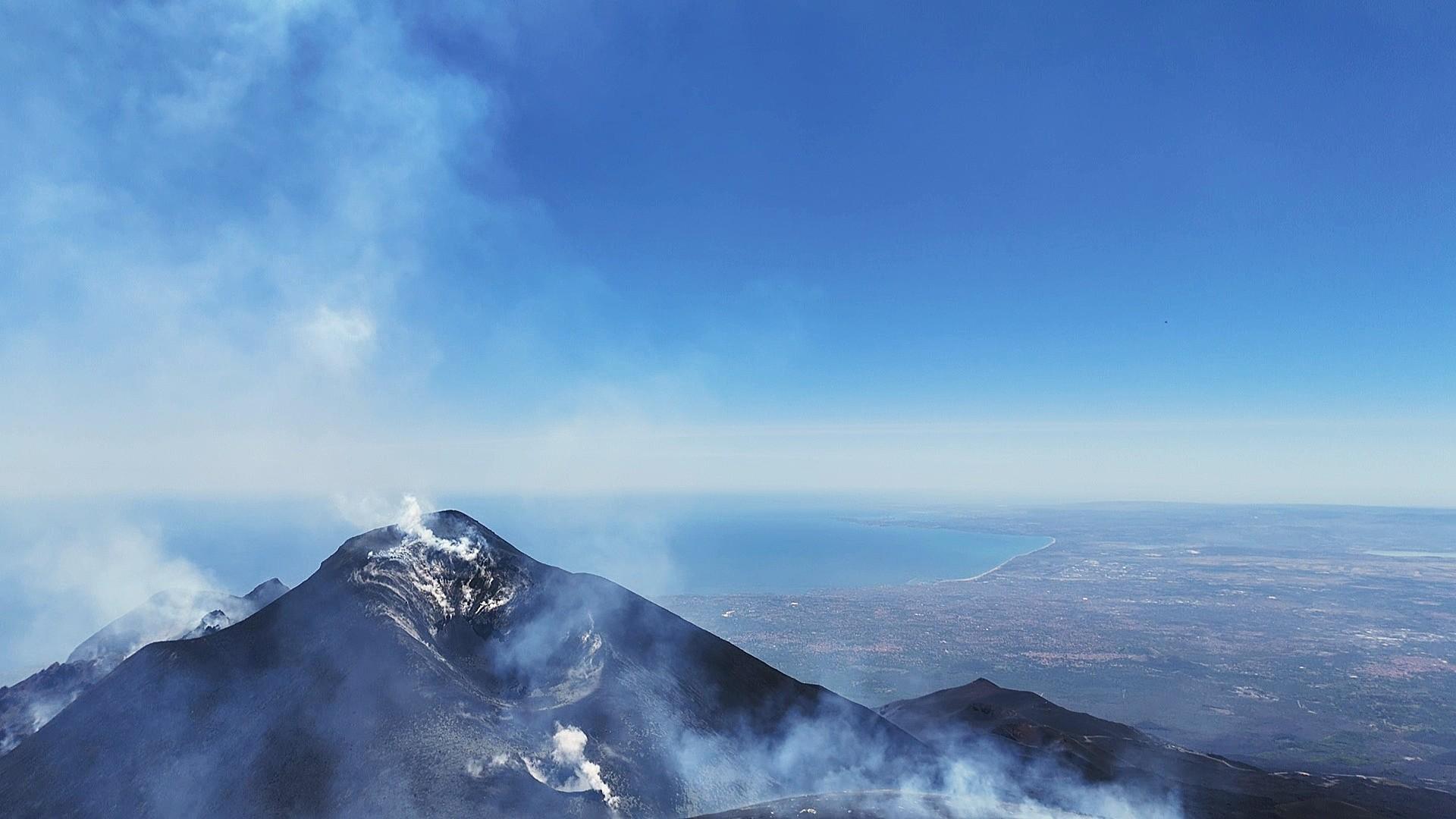 Mount Etna: Central Crater (3340mt.) with cable car and jeep