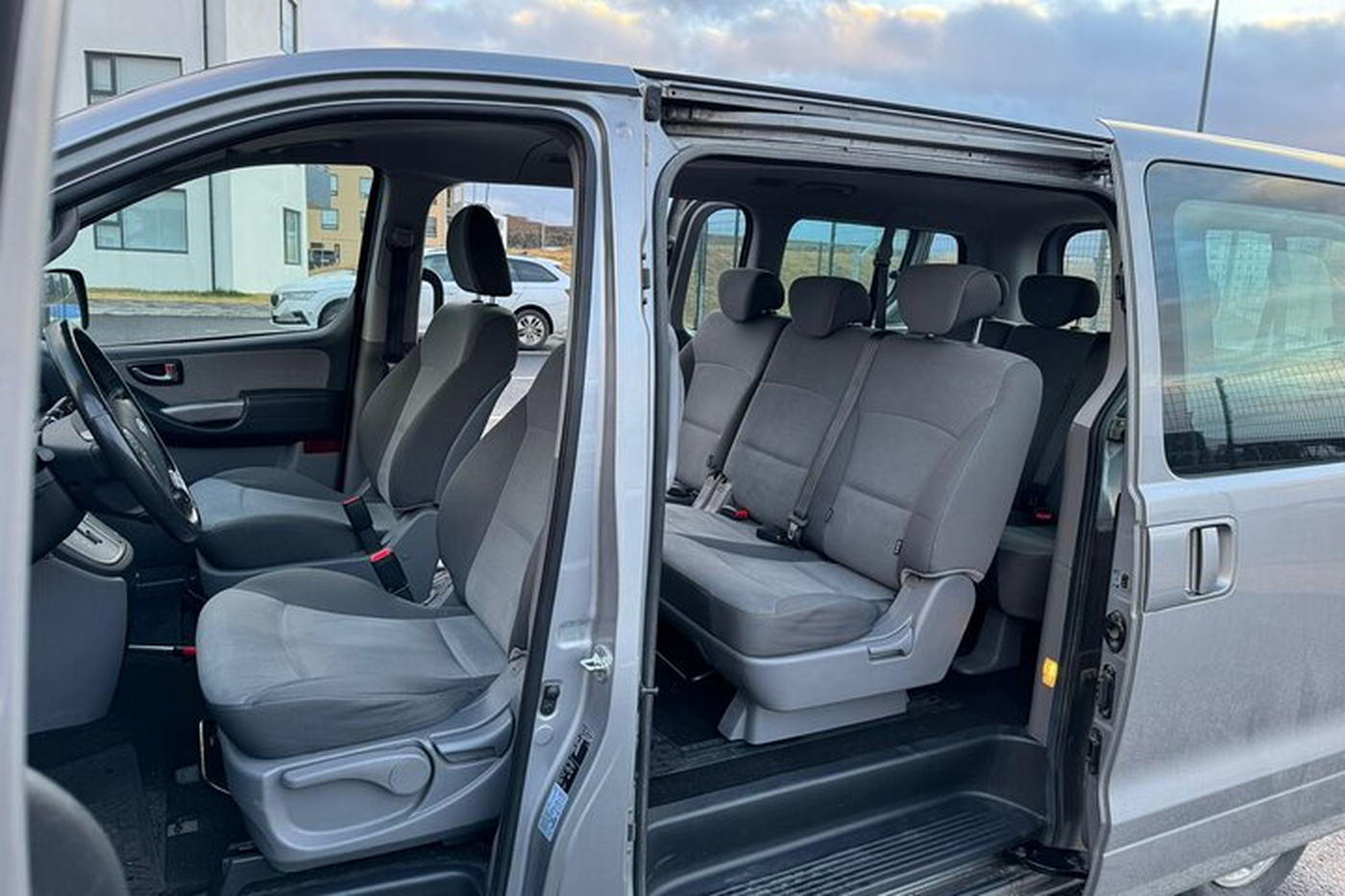 Private One-Way Transfer: Reykjavík & Keflavík Airport (KEF)
