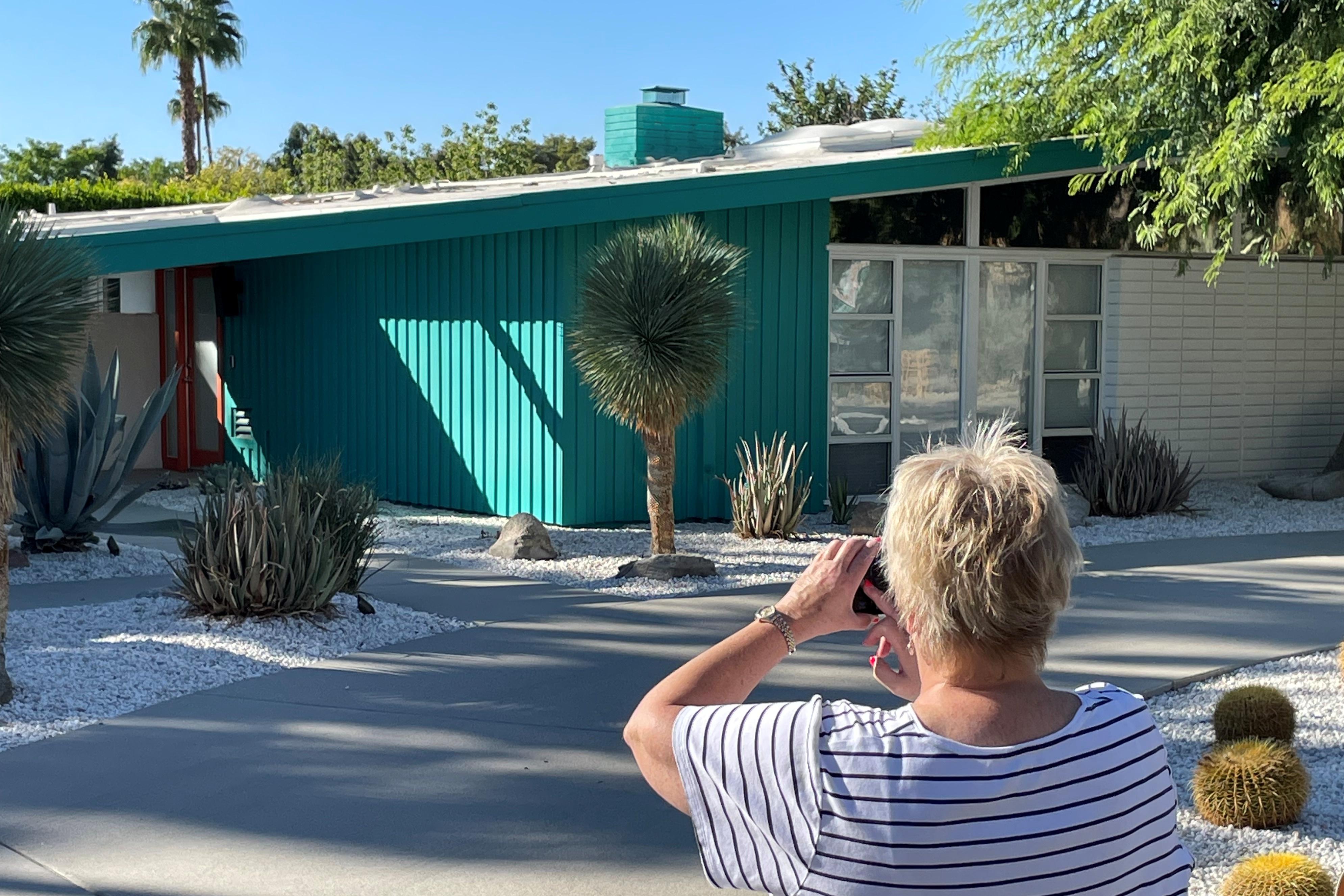 Palm Springs architecture tour - mid-century modern houses and landmarks — image 9