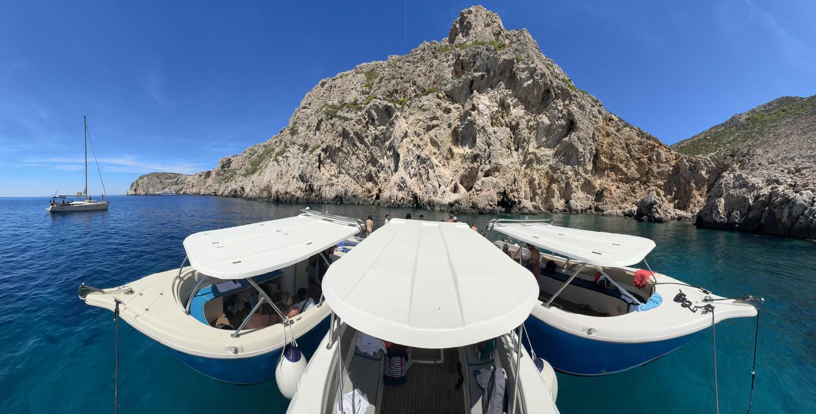 Split: 5-Island Speedboat Adventure with Blue Cave & Hvar
