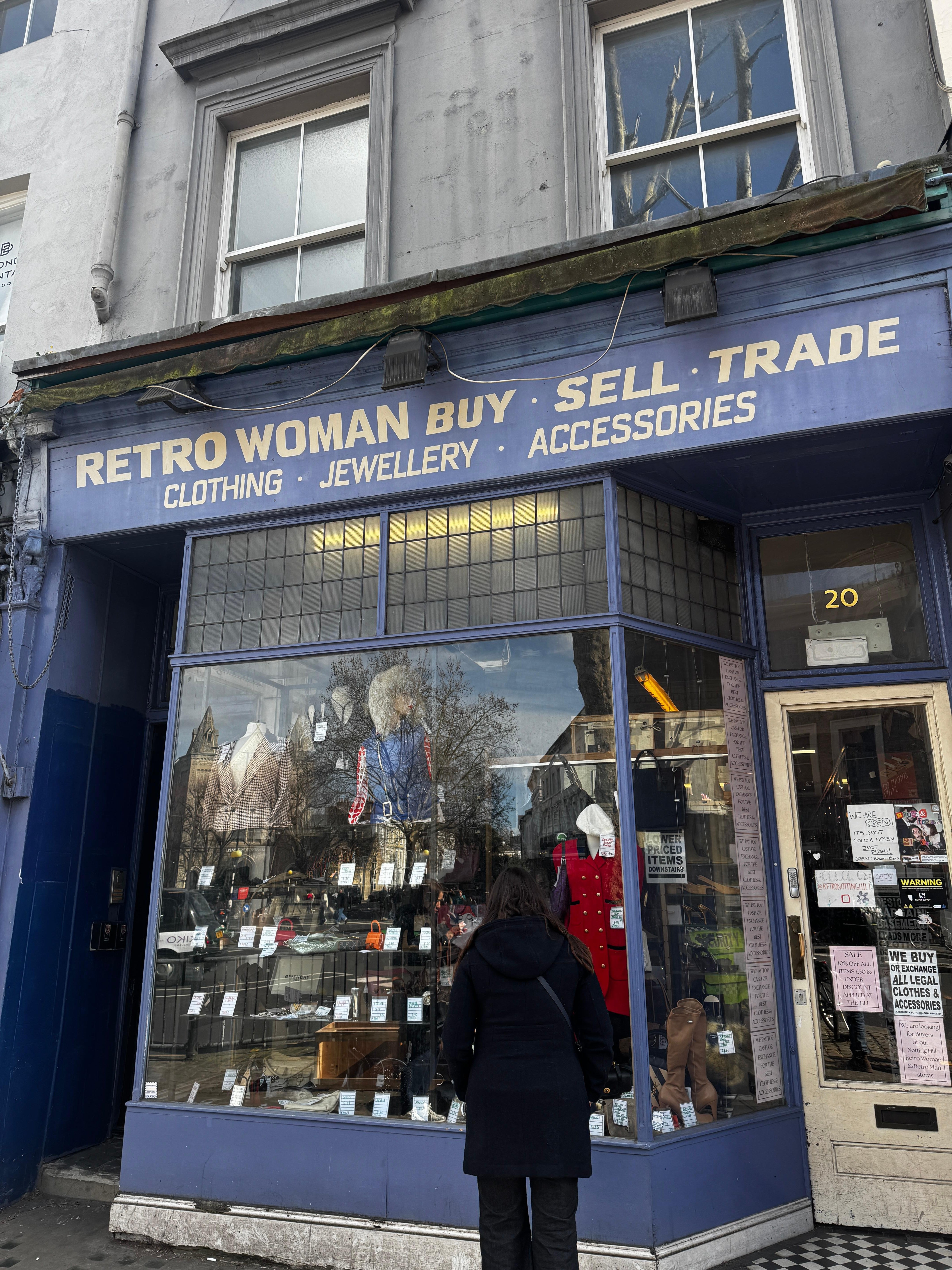 Notting Hill Vintage Shopping Tour with Local Stylist