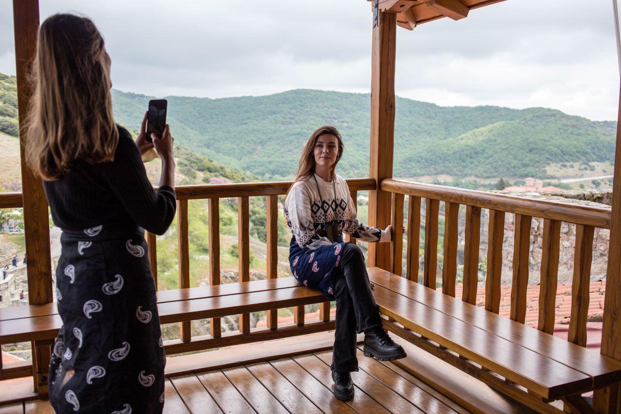Athens to Meteora: Full-Day Monastery & Caves Tour with Lunch