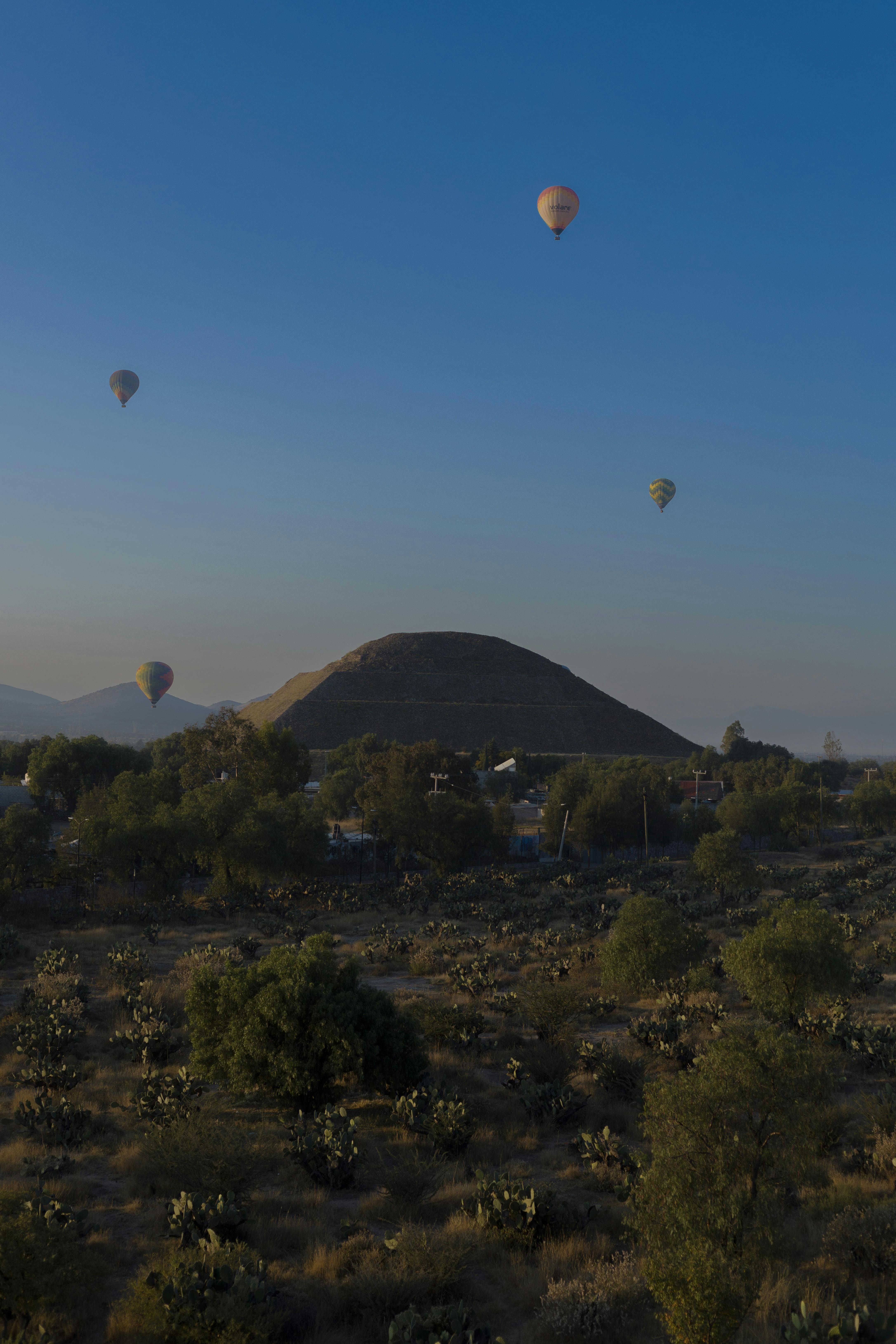 Teotihuacan Sunrise Hot Air Balloon Expedition from Mexico City
