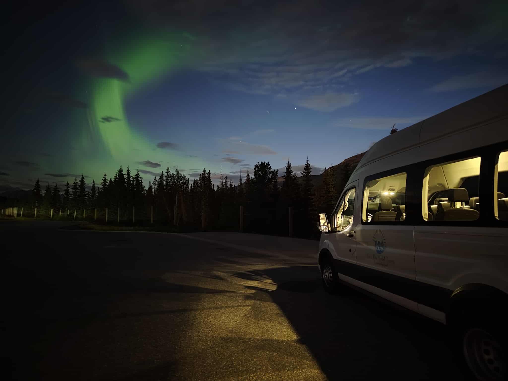 Banff Nightfall: Lake Minnewanka & Two Jack Stargazing Tour