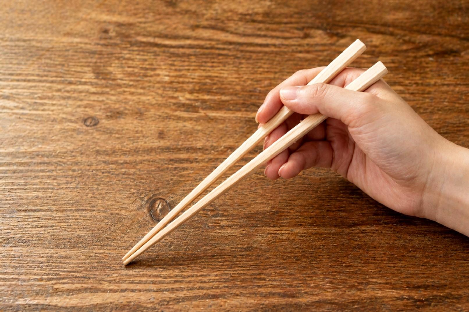 Osaka Castle District Chopstick-Crafting & Souvenir Workshop
