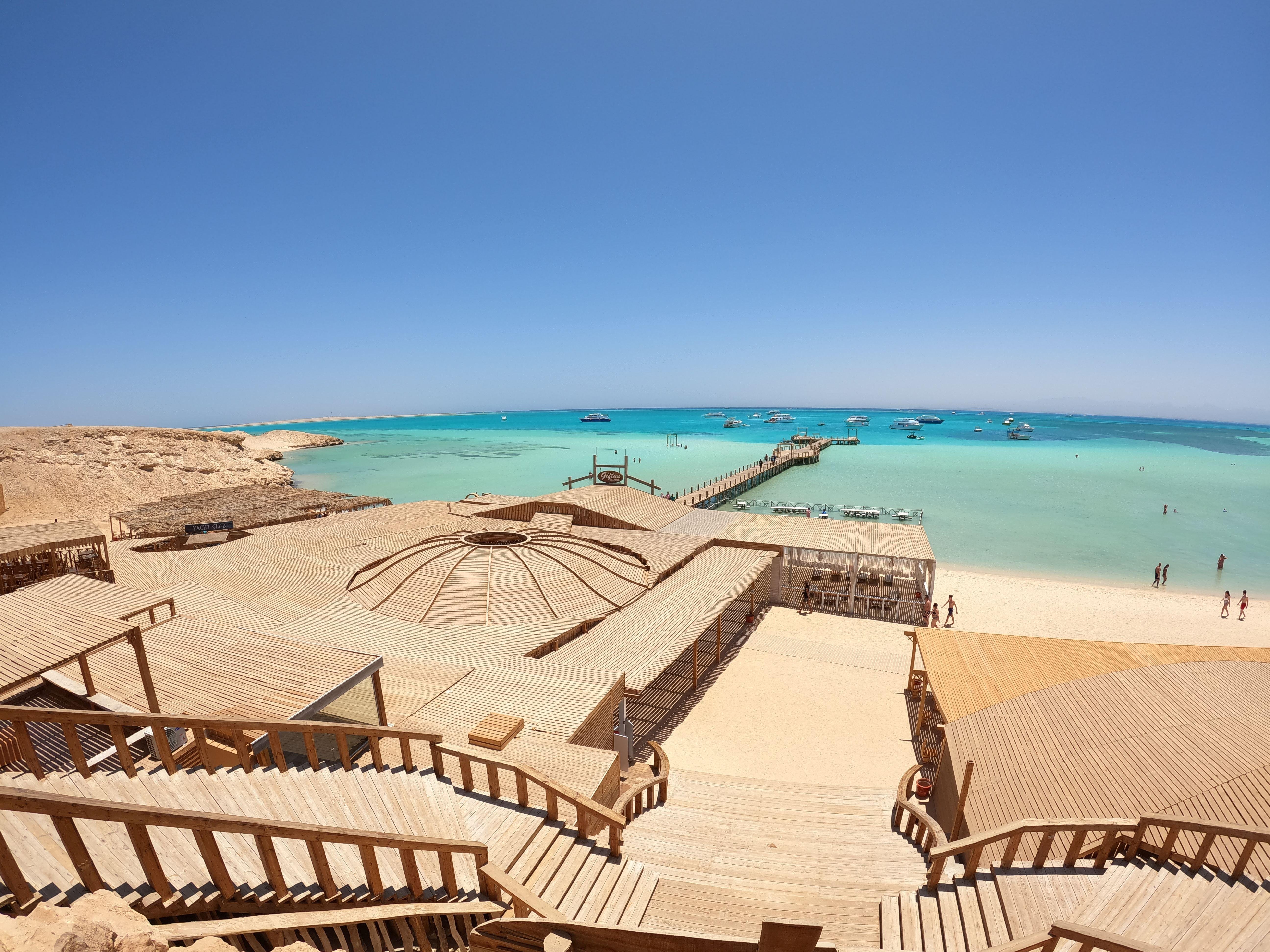 Hurghada: Orange Bay & Giftun Island Yacht Cruise with Massage & Lunch