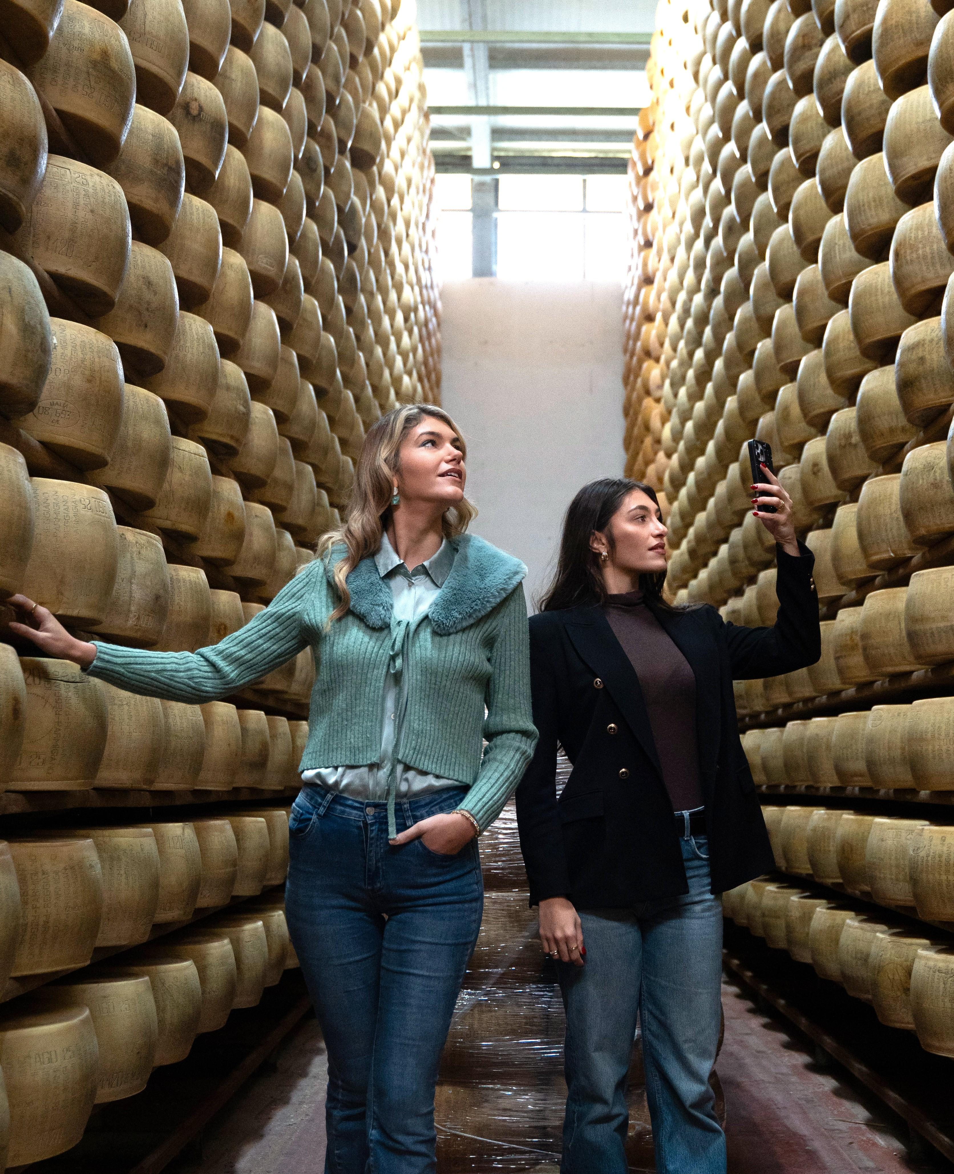 Parmigiano Reggiano & Parma Ham Factory Tour with Lunch