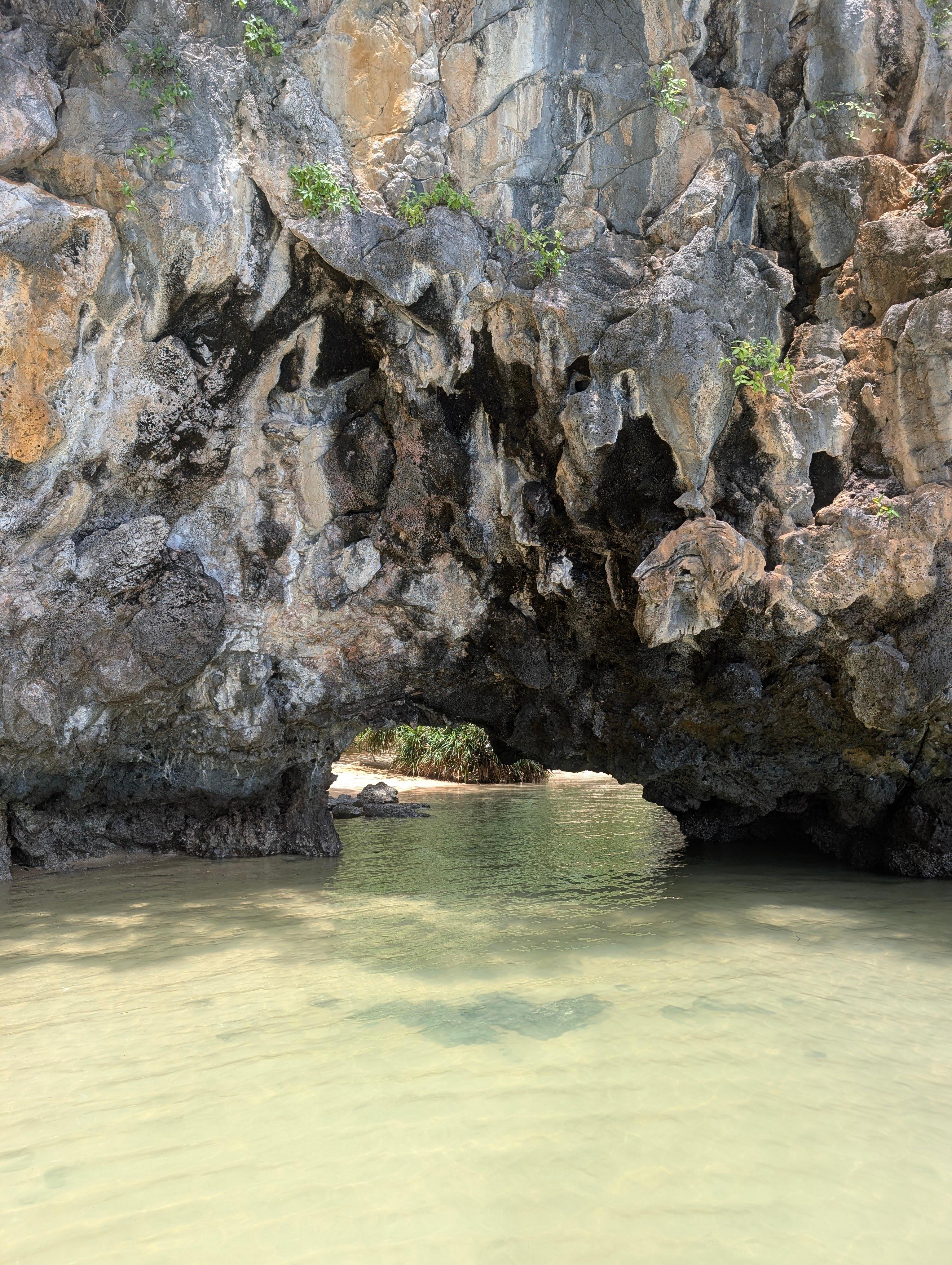 Krabi: Semi-Private Speedboat Tour to James Bond & Hong Islands