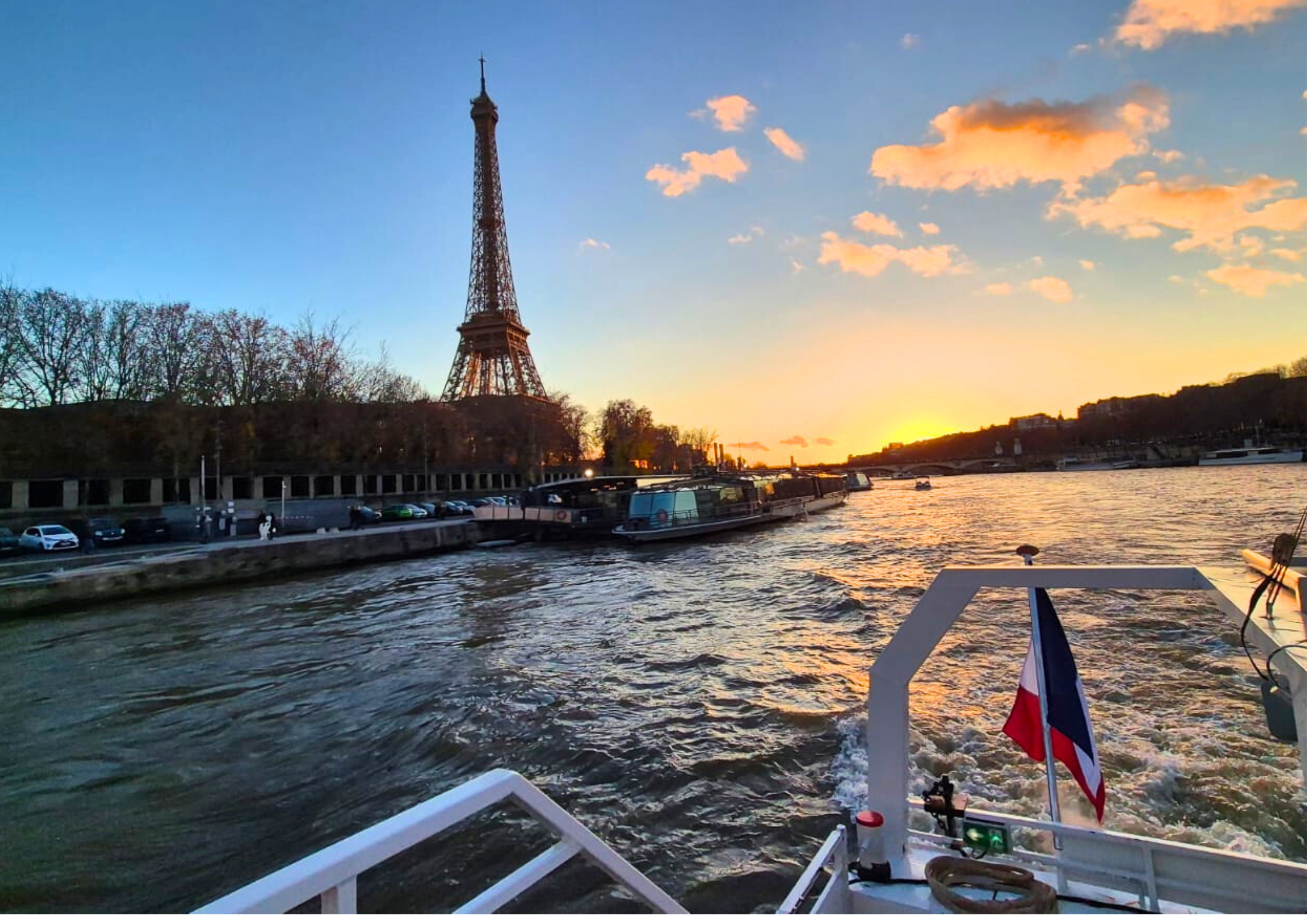 Paris Evening Seine River Cruise with Champagne