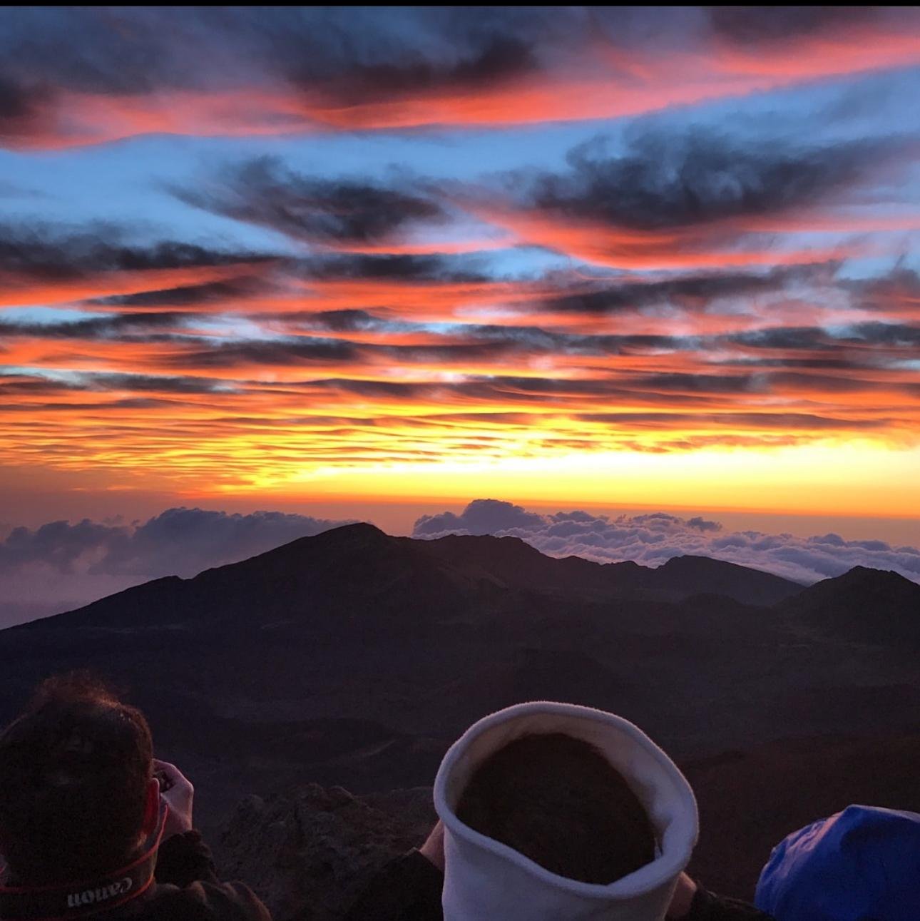 Maui: Haleakala Sunset Tour with Snacks and Photos