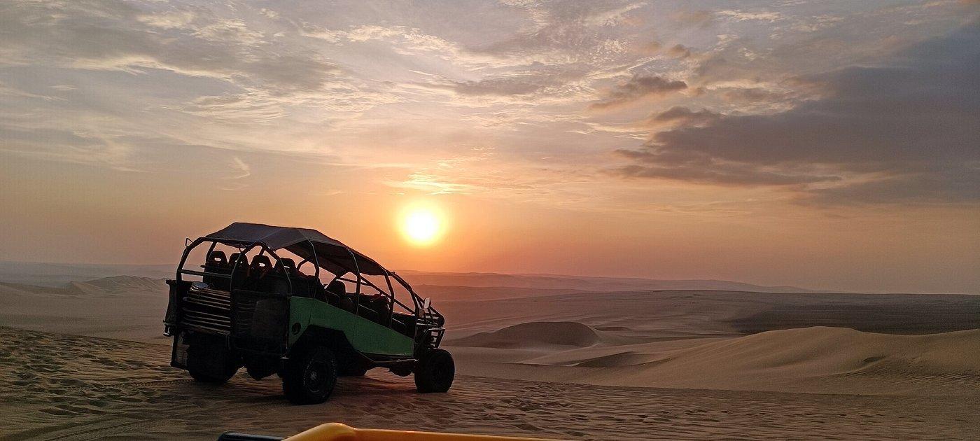Aventura en Paracas y Huacachina: Islas, Dunas y Puesta de Sol en el Desierto
