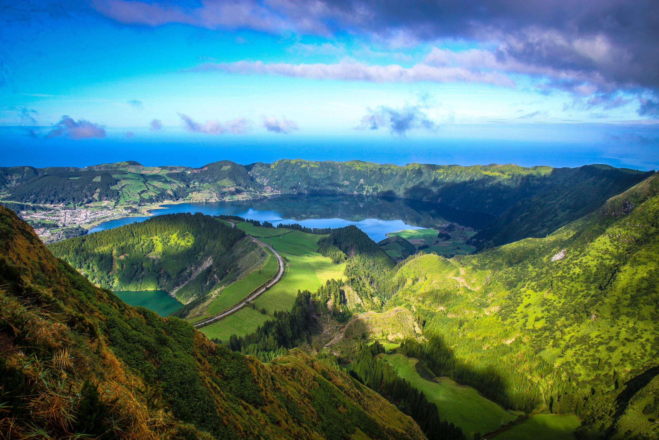 Wide view across Lagoa Azul and Lagoa Verde on a guided hike