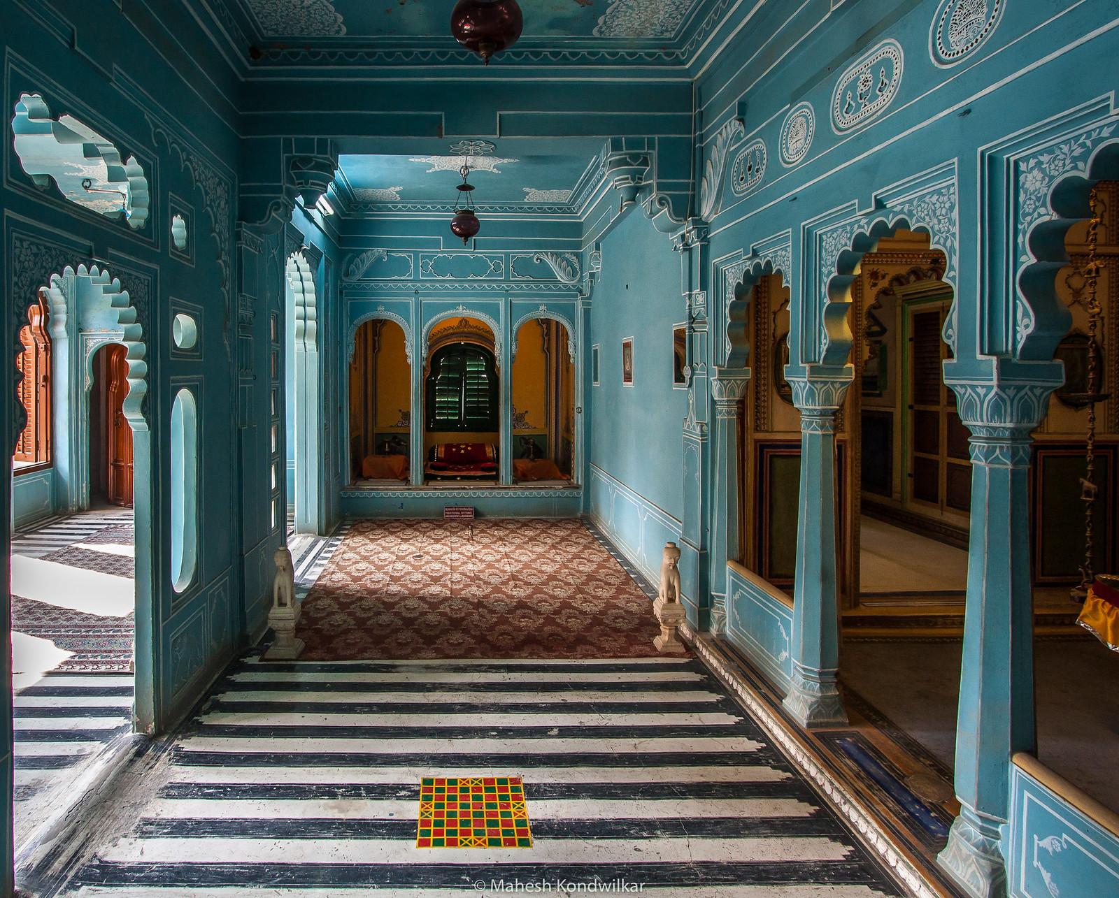 Udaipur Full-Day Highlights: Palaces, Lakes, and Heritage Tour