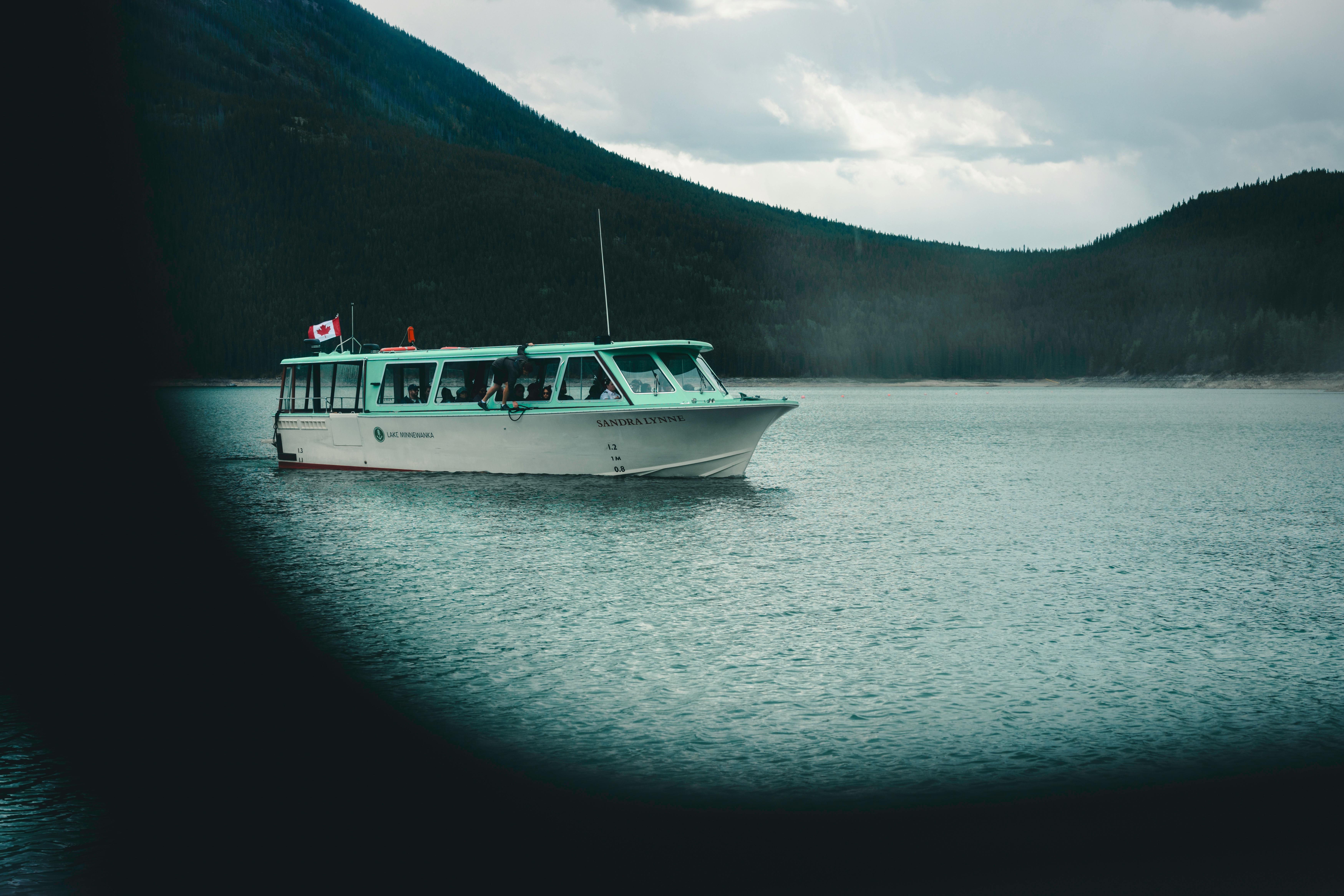 Banff with Gondola, Minnewanka Cruise, Hot Spring & 3 Lakes