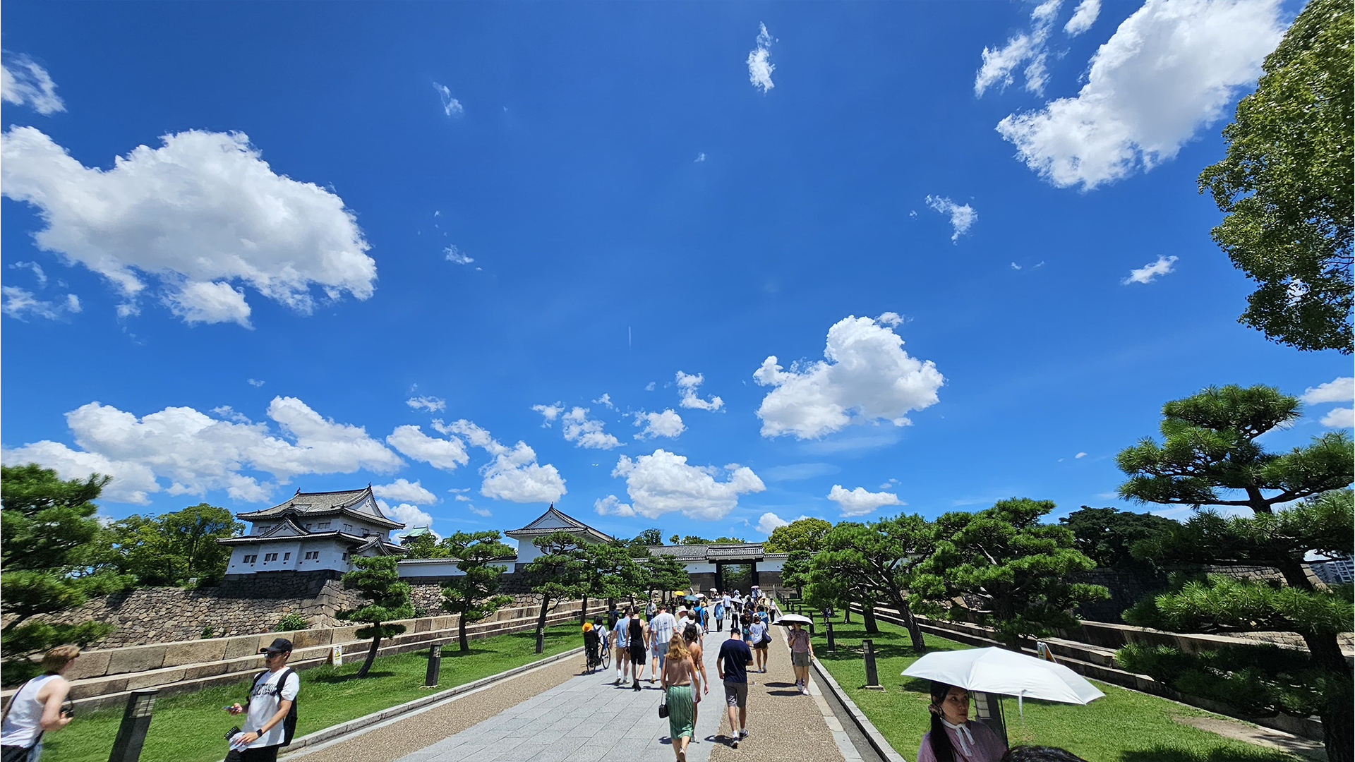 Osaka Castle Defensive Tour & Tower Admission