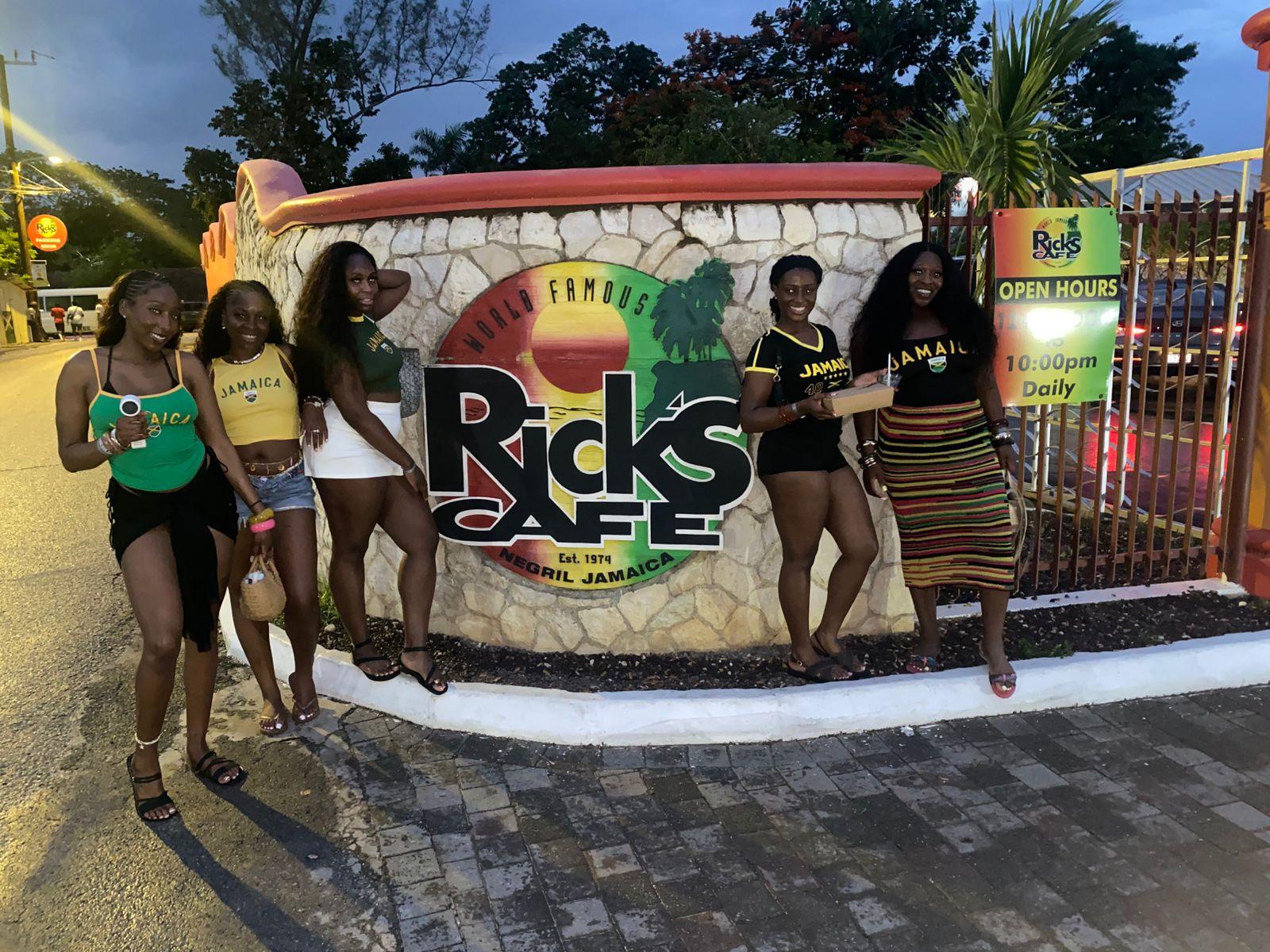 Negril Highlights: Seven Mile Beach & Rick’s Cafe Excursion