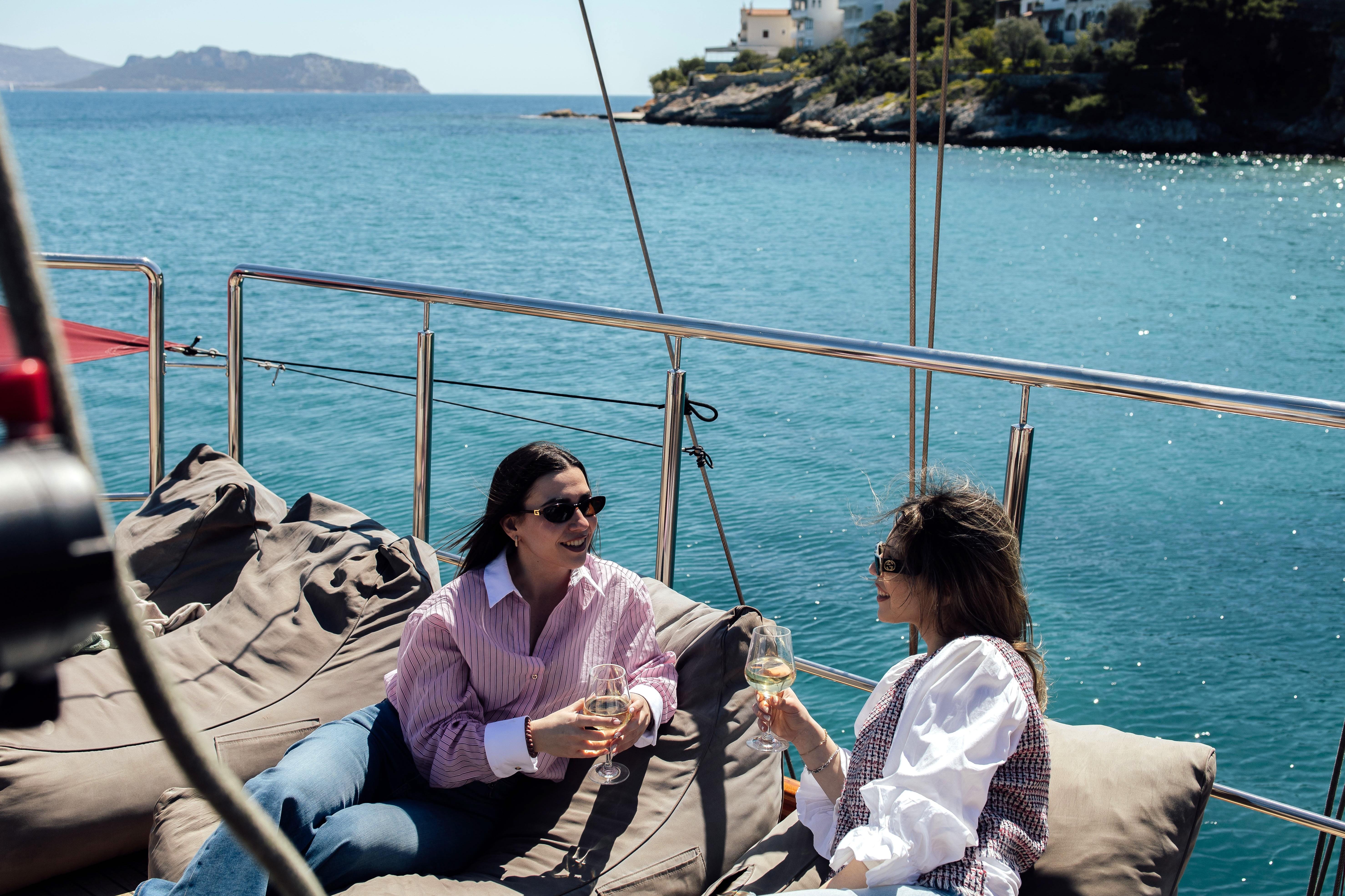 Athens Island-Hopping Cruise: Agistri, Metopi & Aegina with Lunch & Drinks