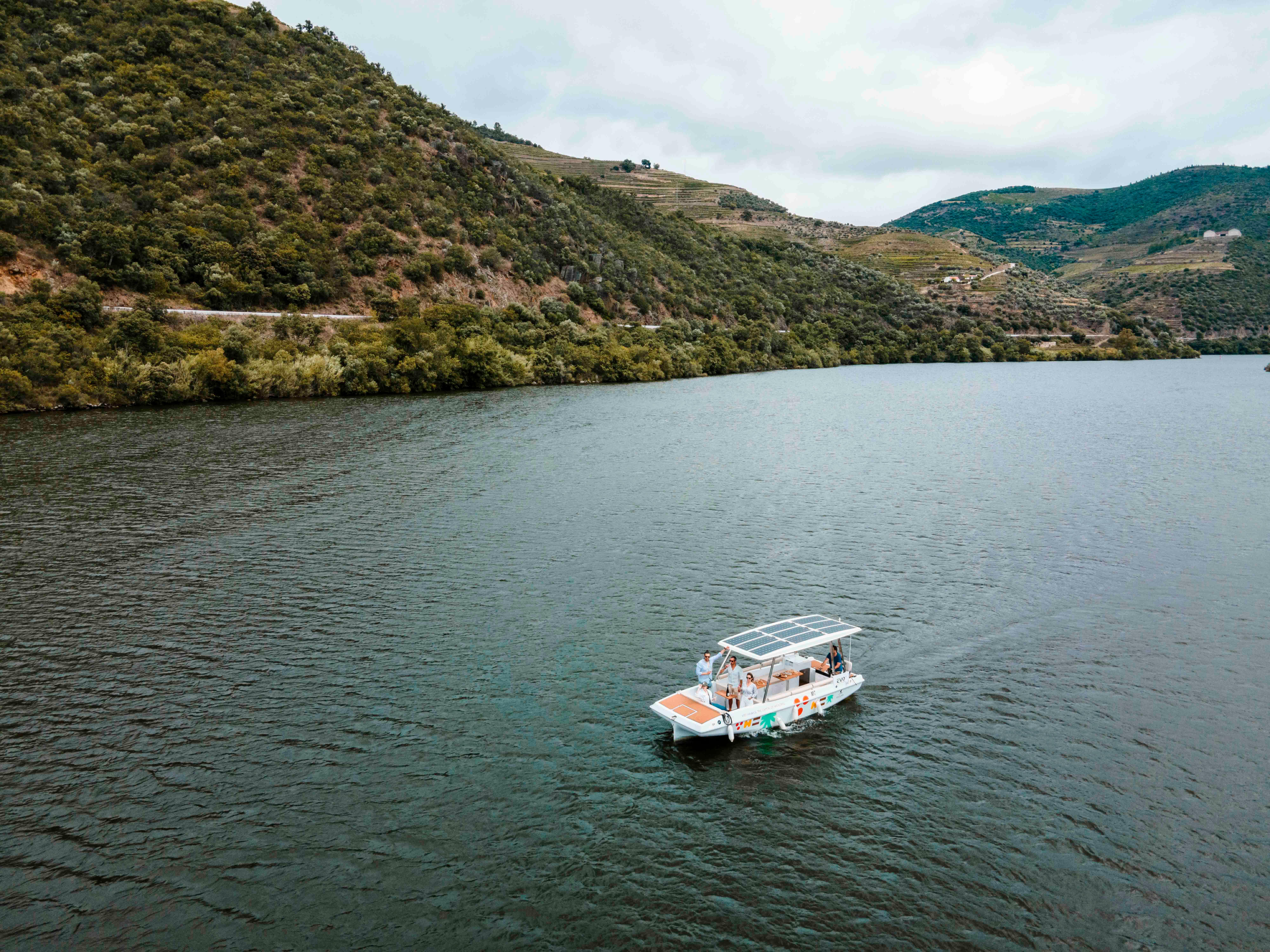Pinhão Solar Boat Cruise on the Douro with Wine Tasting