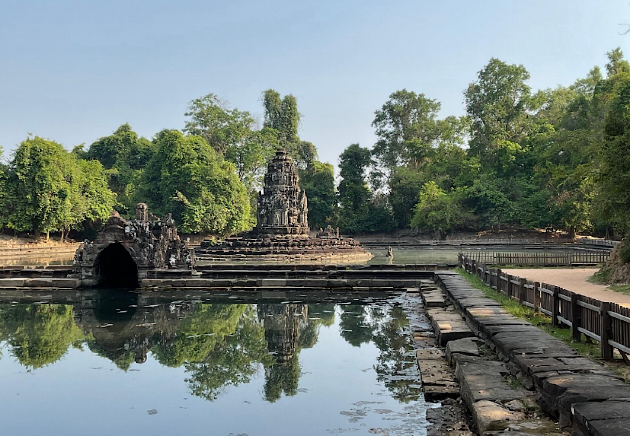 Siem Reap Grand Circuit & Killing Fields Tuk-Tuk Tour