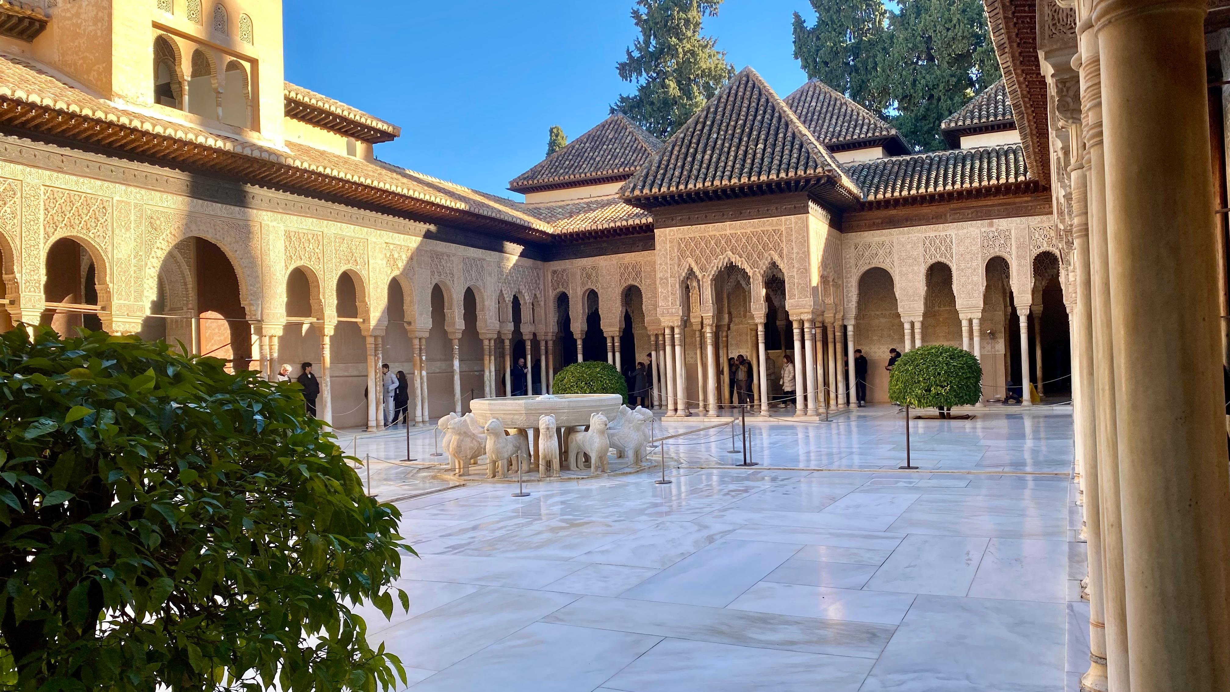 Generalife and Alhambra skip-the-line tour — Nasrid palaces, gardens, Alcazaba ramparts — image 13