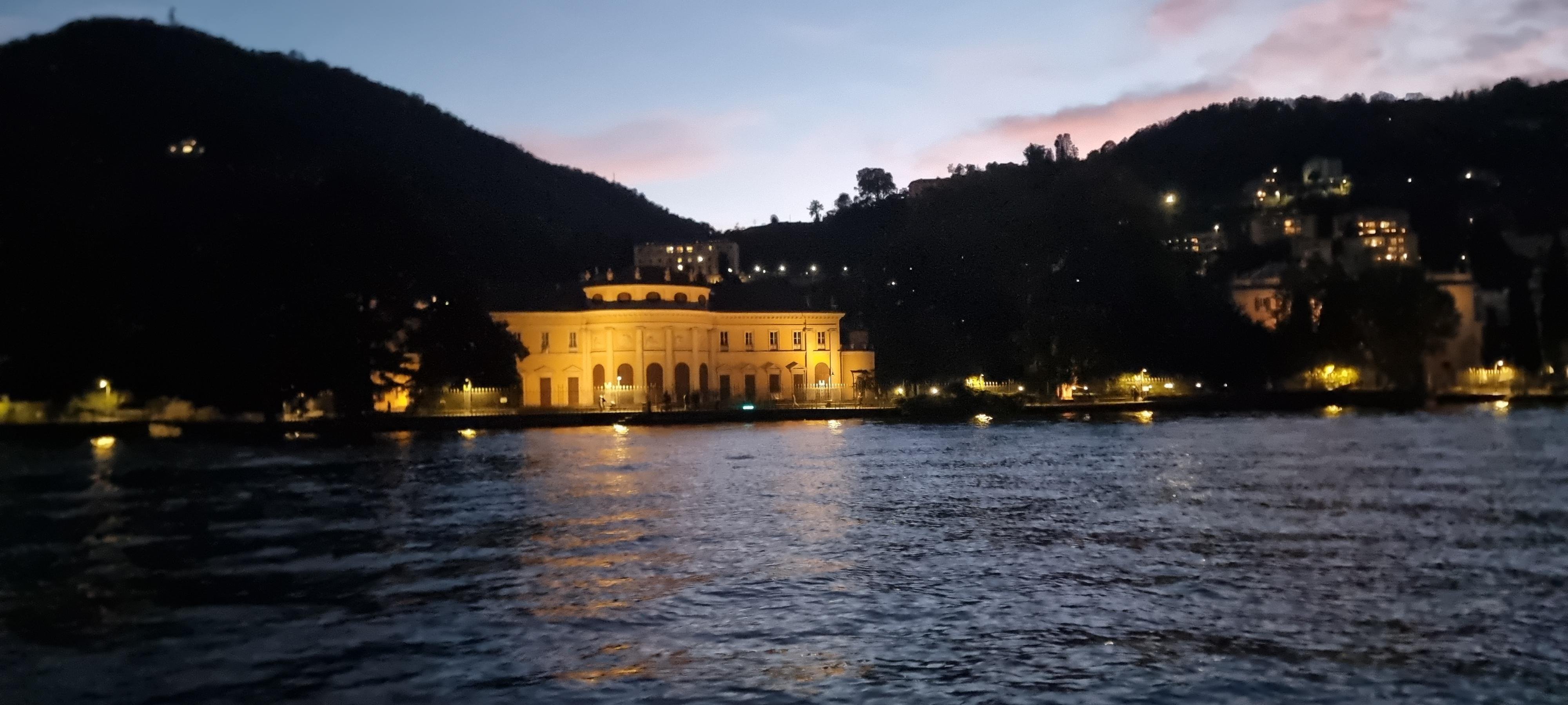 Lake Como boat tour - villa coastline from the water — image 18
