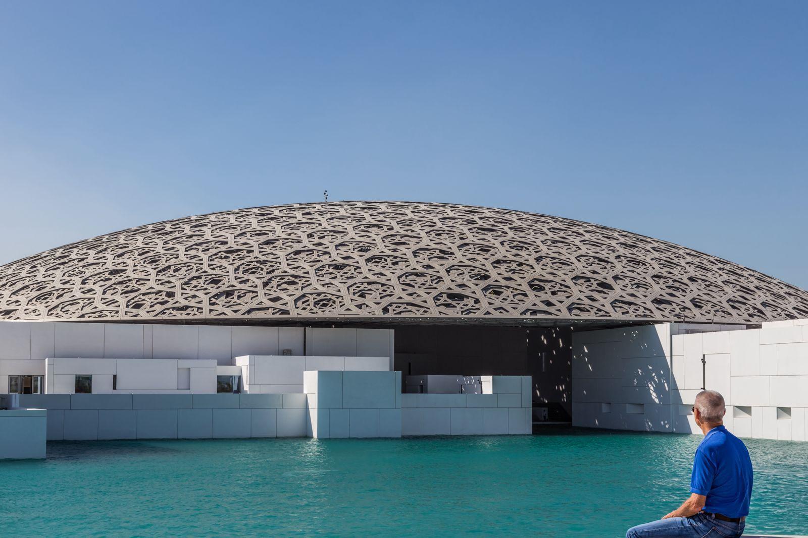 Dubai to Abu Dhabi: Grand Mosque & Louvre Museum Day Tour