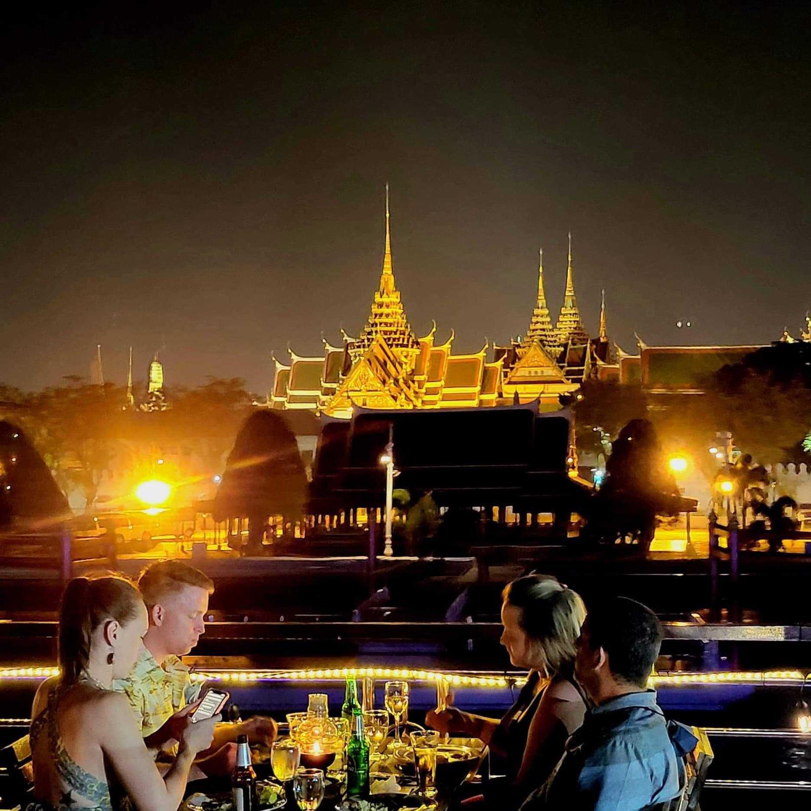Bangkok Chao Phraya River Dinner Cruise with Unlimited Beer