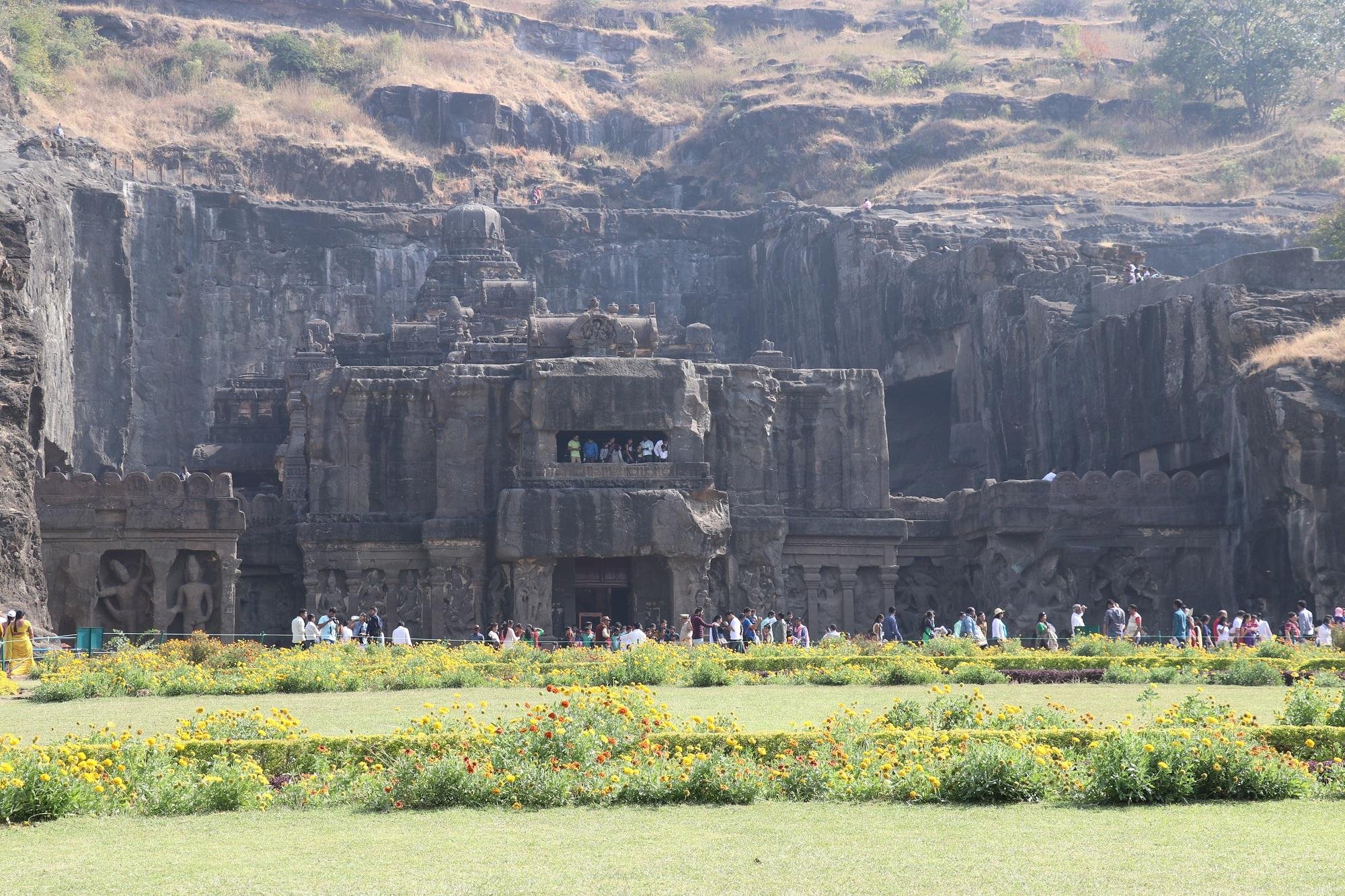 Mumbai: Private Ajanta and Ellora Caves Day Tour