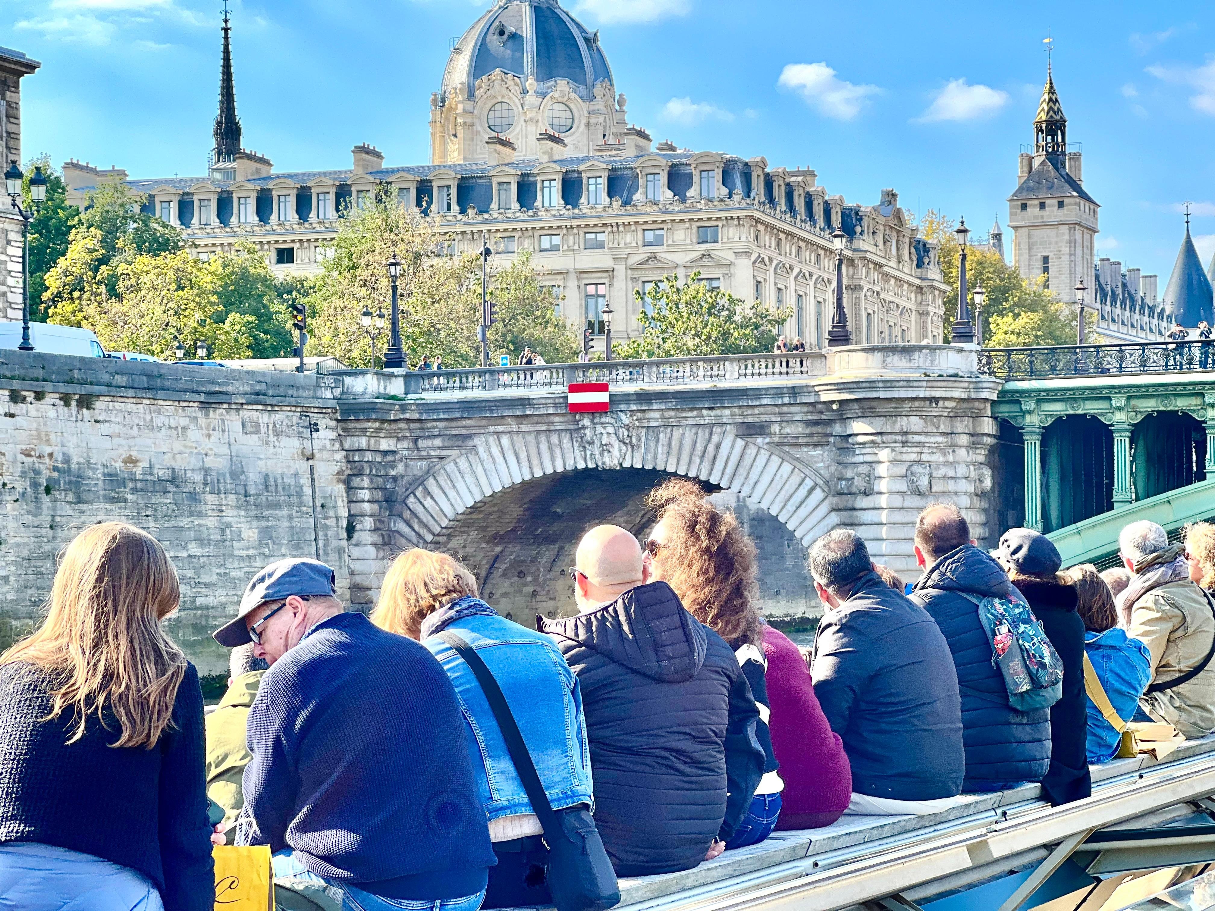 Paris: Eiffel Tower Seine Cruise & Crêpe Tasting
